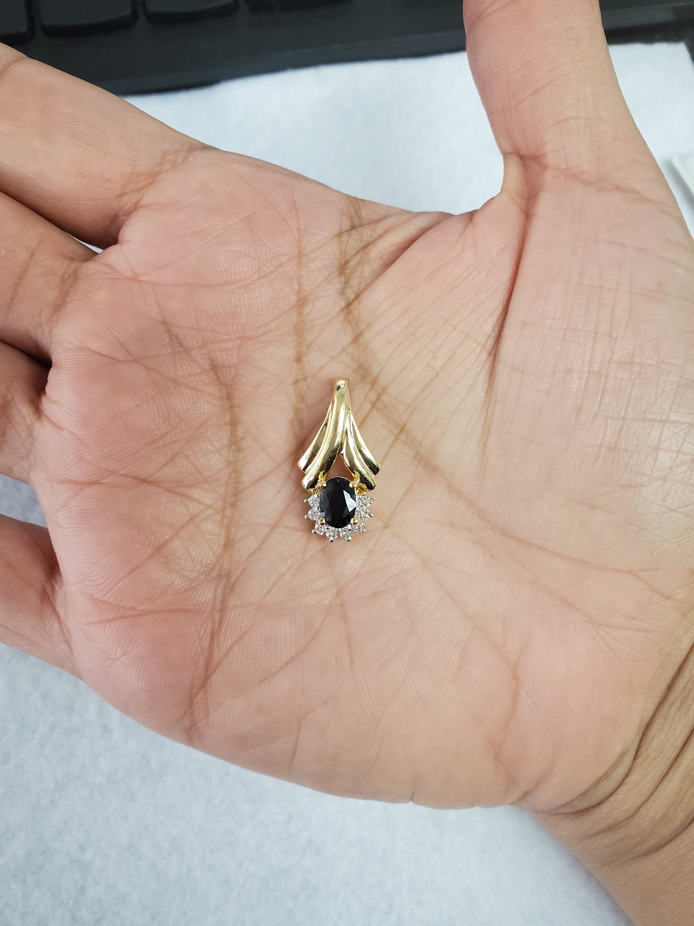 1.07cttw Oval Sapphire & Diamond Pendant in 14K Yellow Gold – Elegant Jewelry Gift for Women, Perfect for Anniversaries, Birthdays & Special Occasions