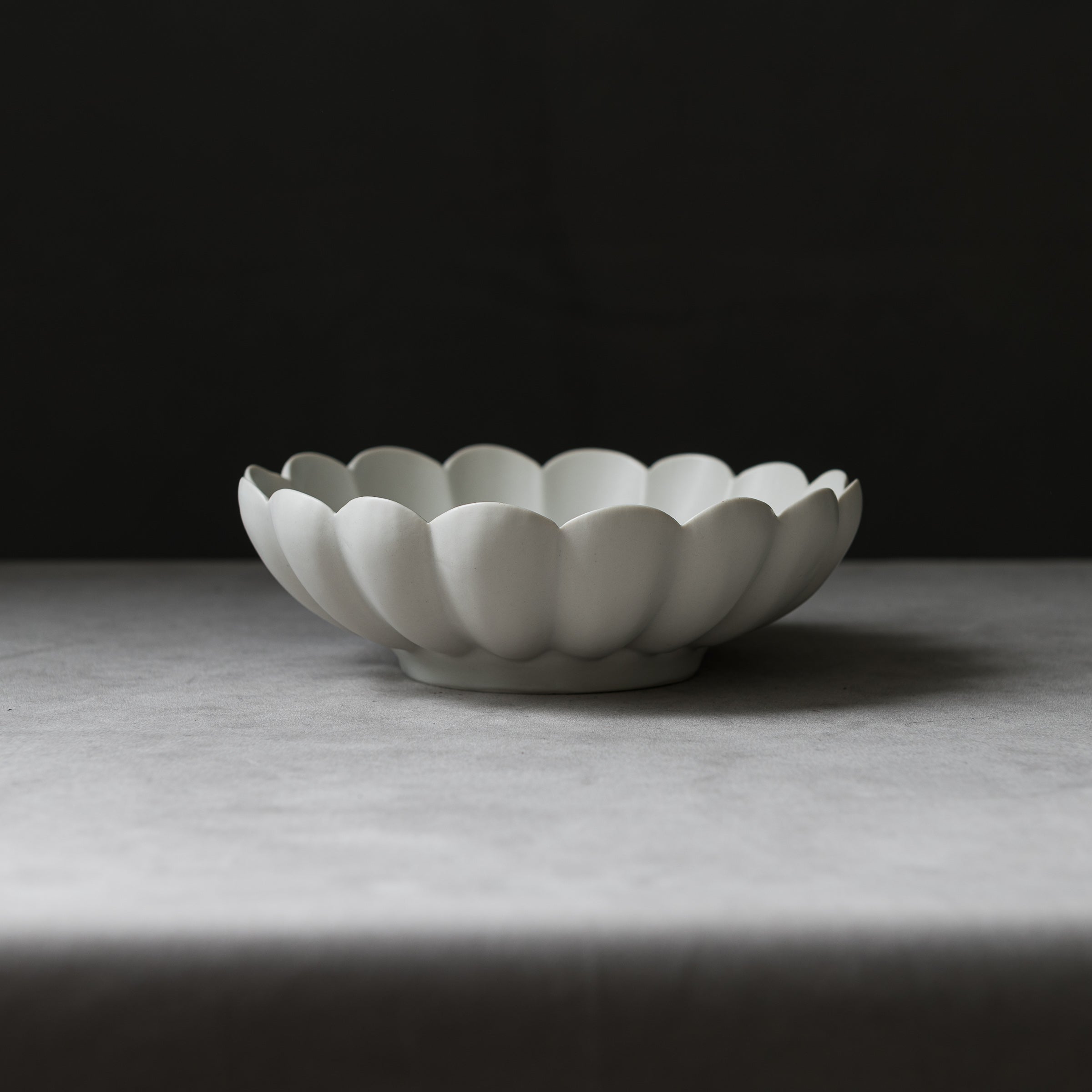 Handmade USUKIYAKI Rinka Bowl - Authentic Japanese Ceramic Dish in 2 Sizes - Perfect for Sushi, Ramen & Asian Cuisine Presentation