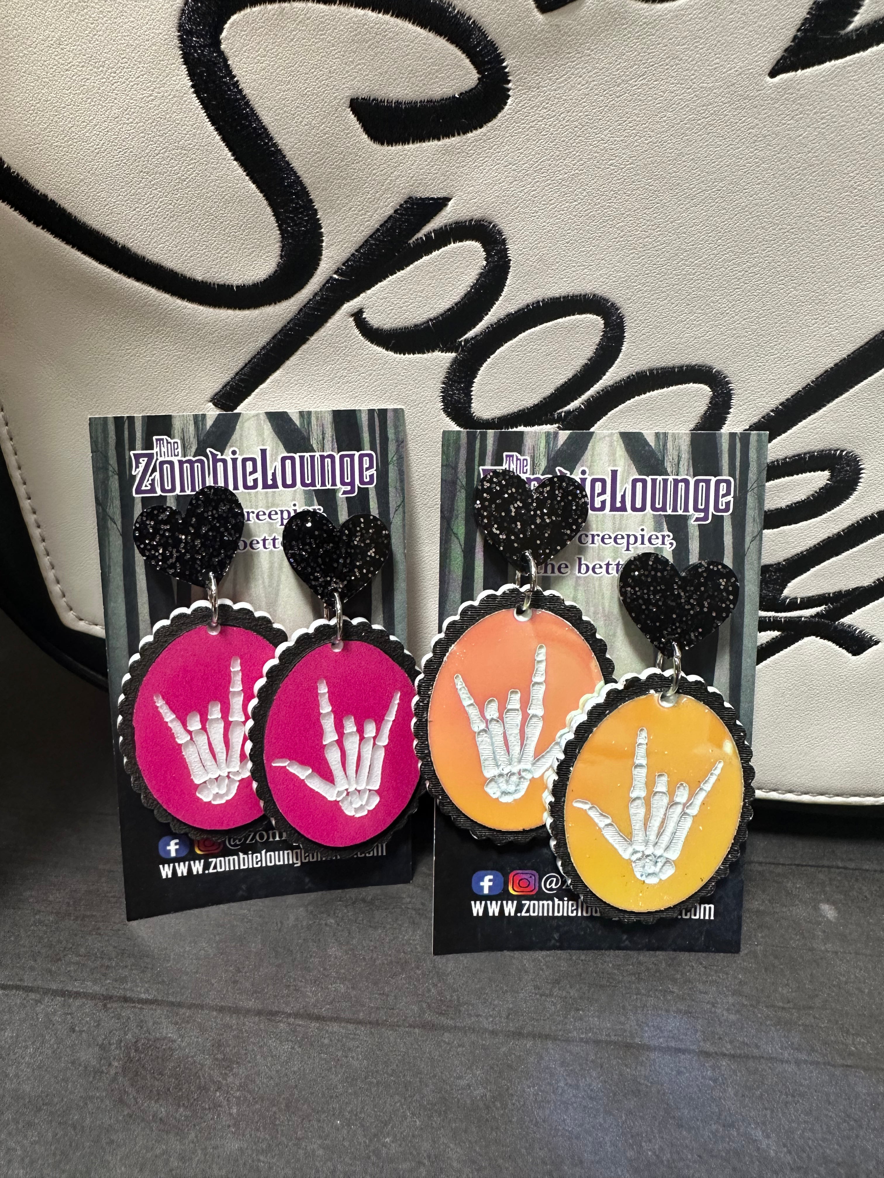 Valentine's Day Skeleton Hands Earrings - Gothic Jewelry for Women, Unique Couple Gift for Him & Her - Perfect for Halloween, Gothic Parties, and Dark Romance Fashion