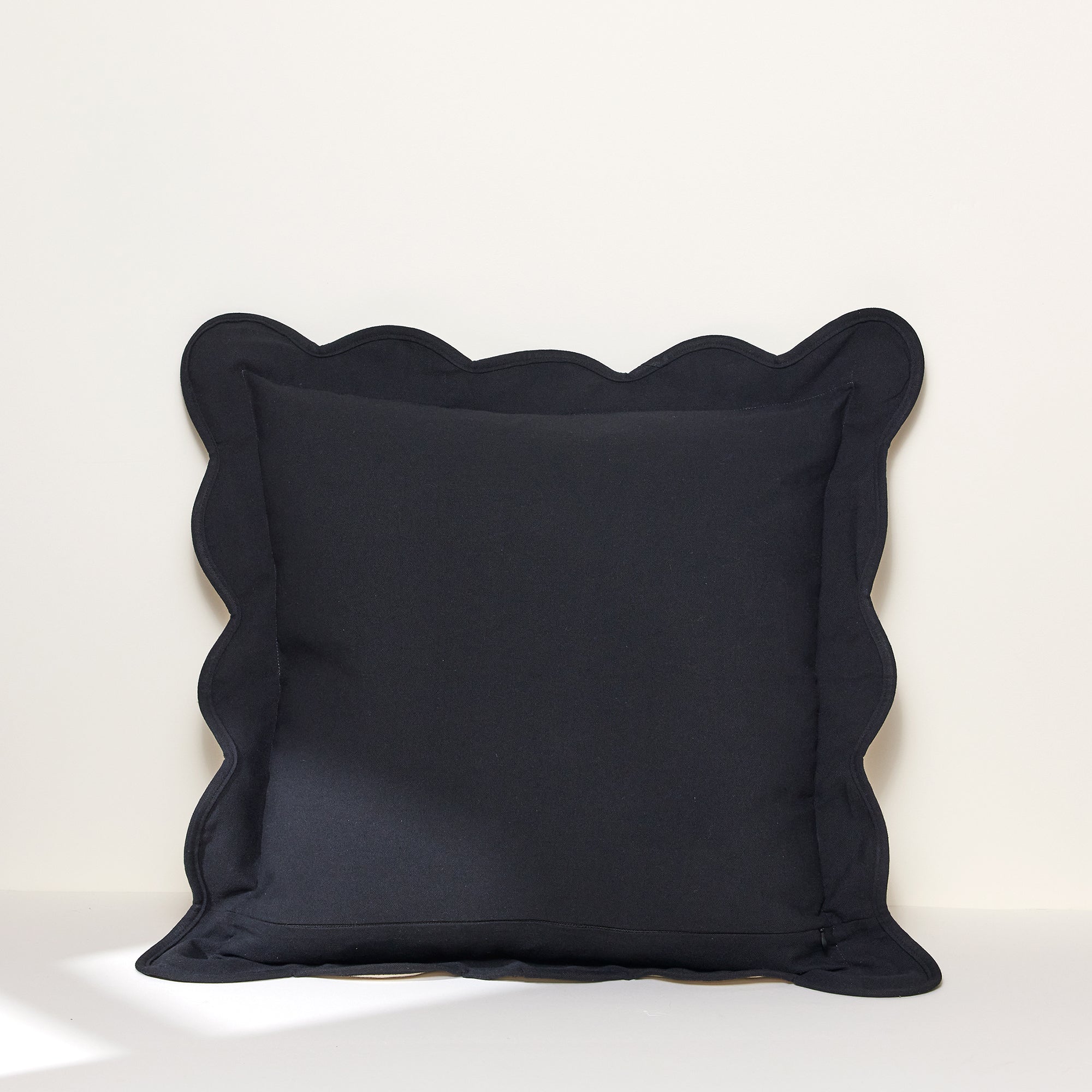 Coastal Chic Scalloped Edge Throw Pillow Cover - Decorative Cushion Case for Beach House, Boho Bedroom & Farmhouse Decor