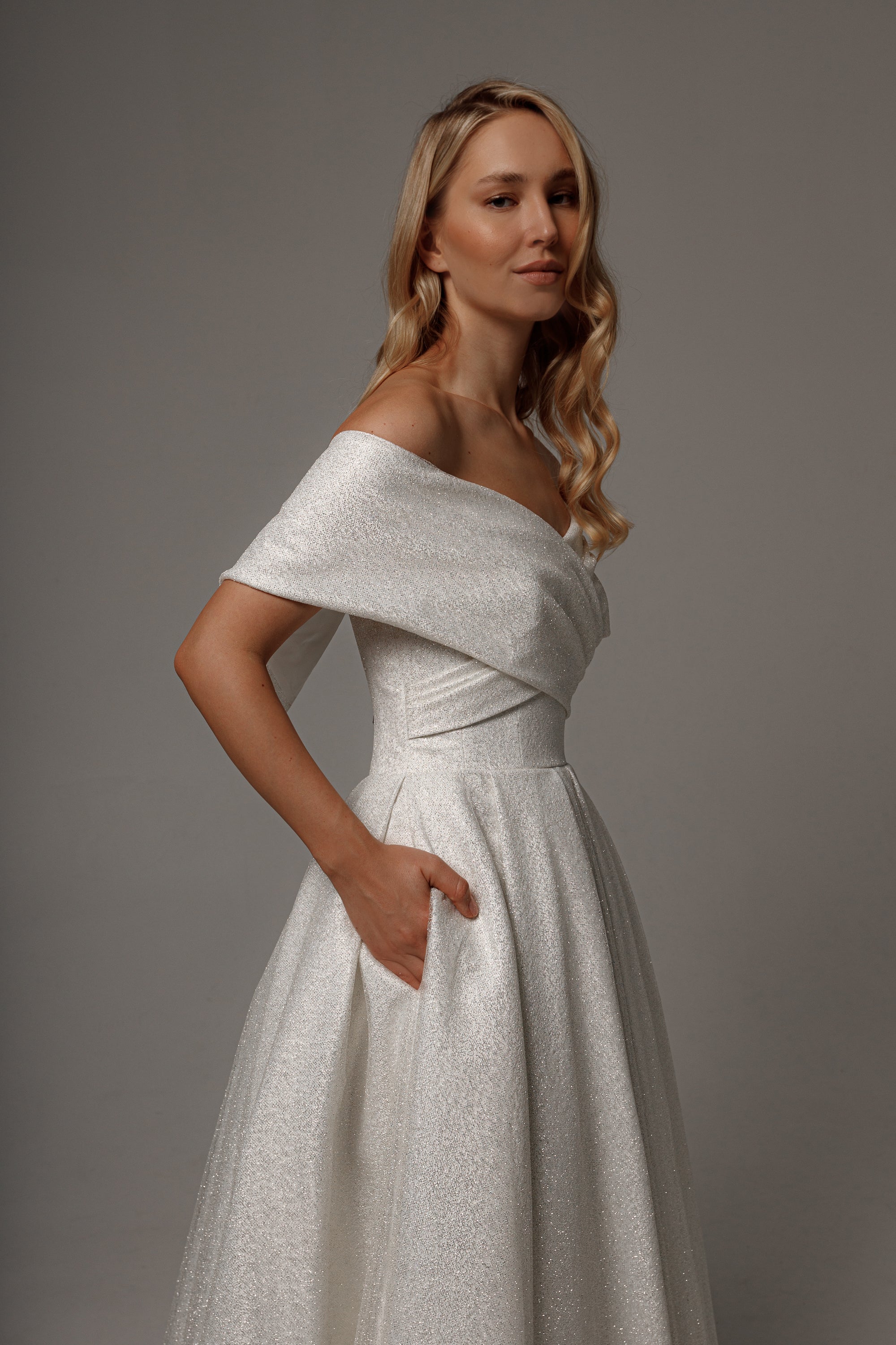 Sparkly Tea Length Wedding Dress Abril - Elegant Lace Bridal Gown for Outdoor Garden & Beach Weddings