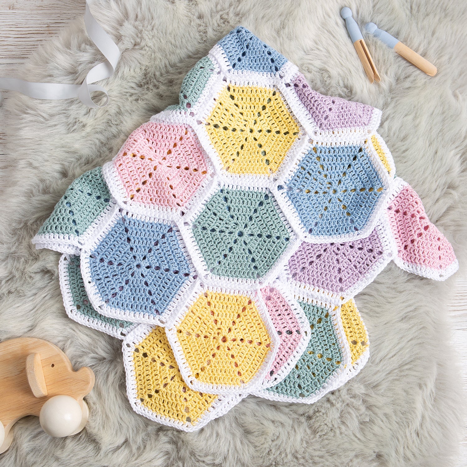 Crochet Honeycomb Baby Blanket Kit - Soft Cotton Blanket Making Set for Newborns & Toddlers - Perfect for Nursery, Gift Giving & DIY Craft Projects