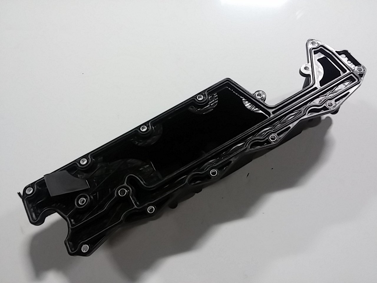 Genuine Volvo Valve Cover Oil Deflector with Gasket 31319642 - Compatible with Select Volvo Models - Perfect for Engine Maintenance & Oil Leak Prevention