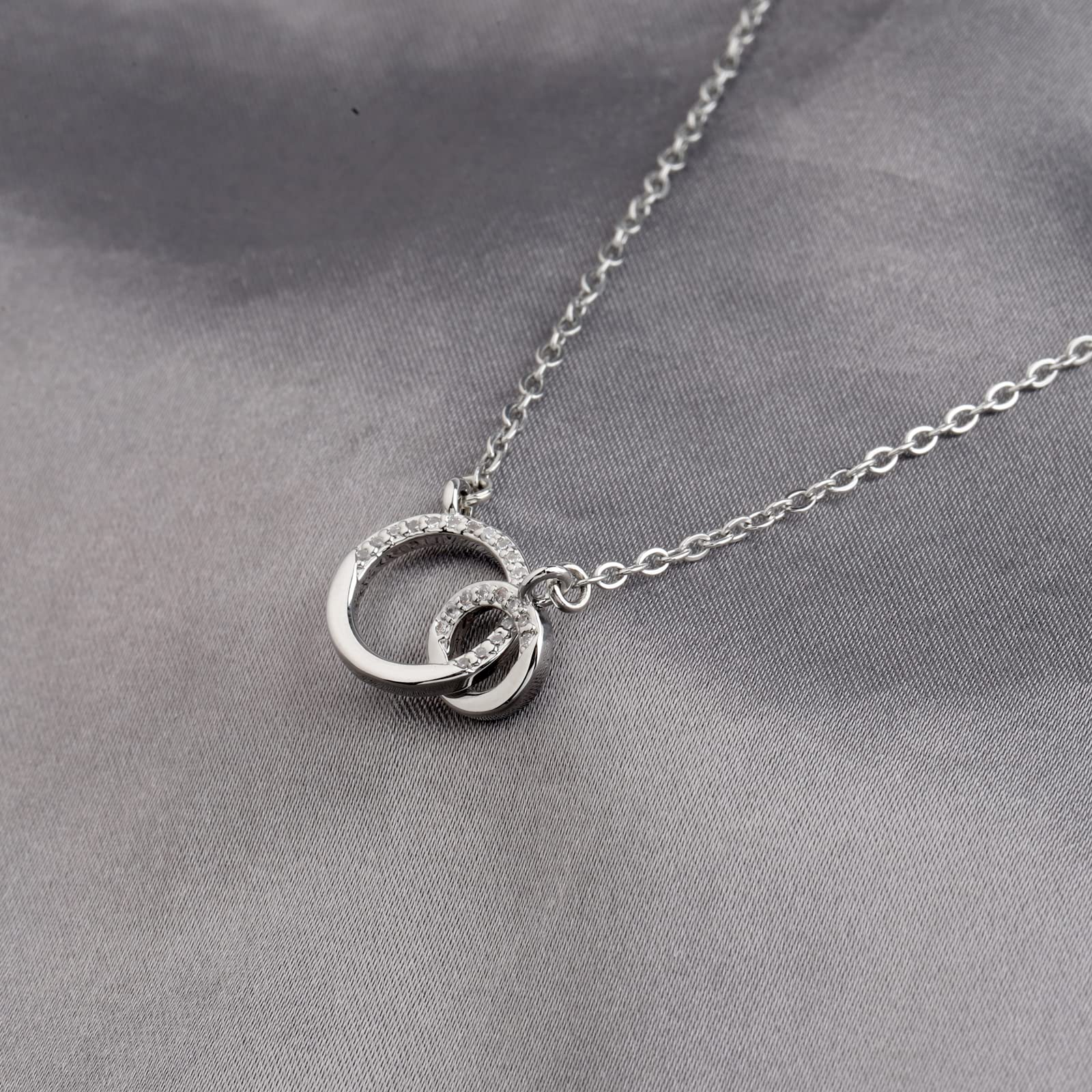 LQRI Sister-in-Law Gift - Elegant Circle Pendant Necklace for Birthday, Wedding & Special Occasions | Thoughtful Jewelry Gift for Sister-in-Law | Perfect for Anniversaries, Holidays & Family Celebrations