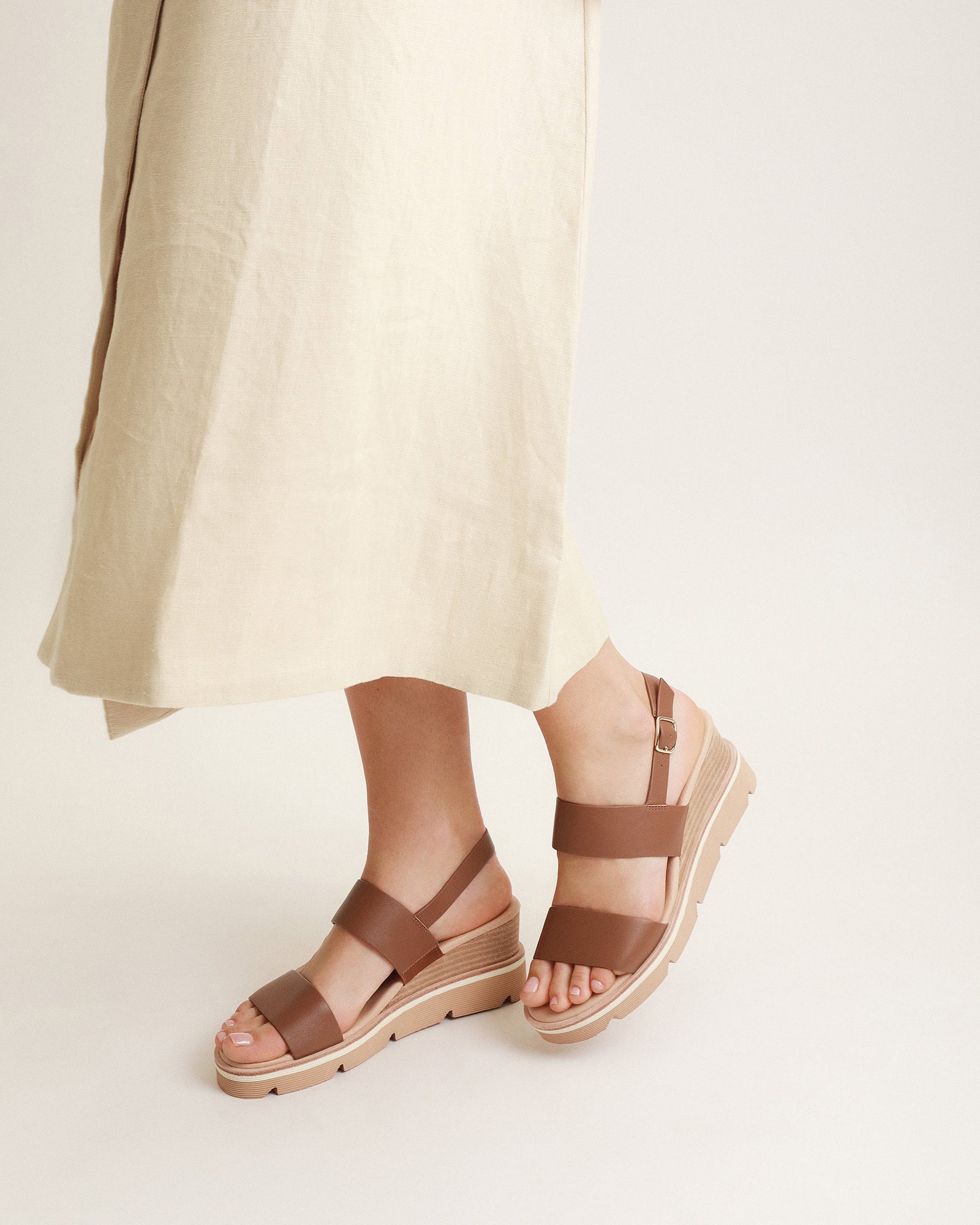 KINNEY Women's Leather Wedge Sandals in Dark Tan - Comfortable Casual Shoes for Summer, Beach, and Outdoor Walking