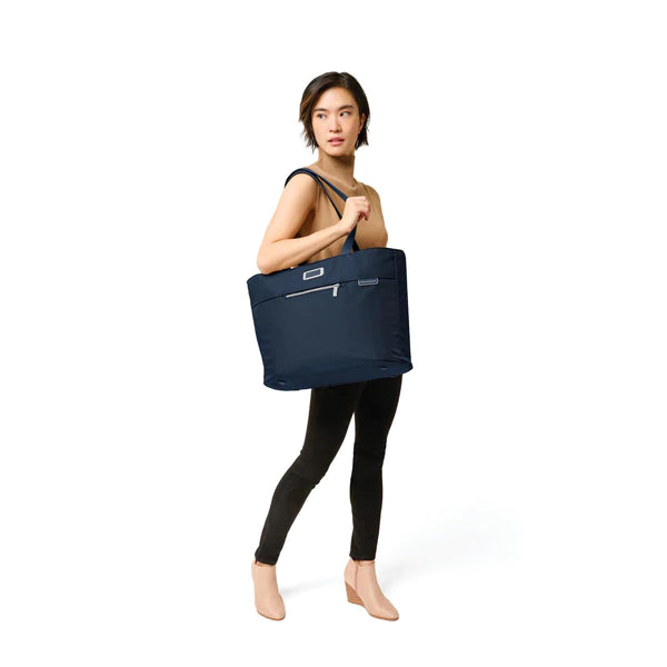 Baseline TRAVELER TOTE - Premium Waterproof Travel Bag for Women & Men, Lightweight Carry-On Duffel with Adjustable Shoulder Strap - Perfect for Gym, Beach, Weekend Getaways & Airplane Travel