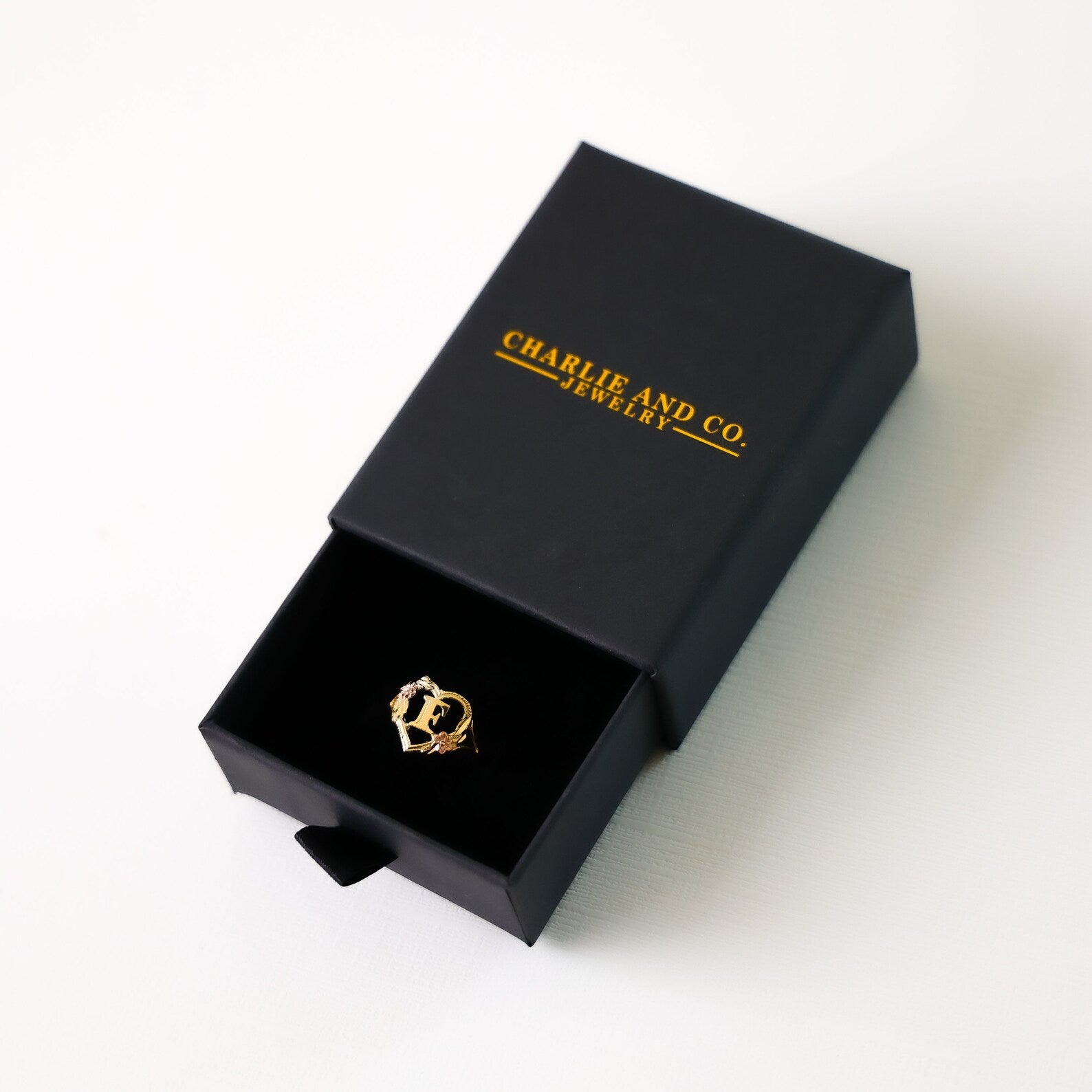 Gold Heart & Rose Initial F Ring - Personalized Name Ring for Women, Elegant Letter Jewelry Gift for Her - Perfect for Valentine's Day, Anniversary & Birthday