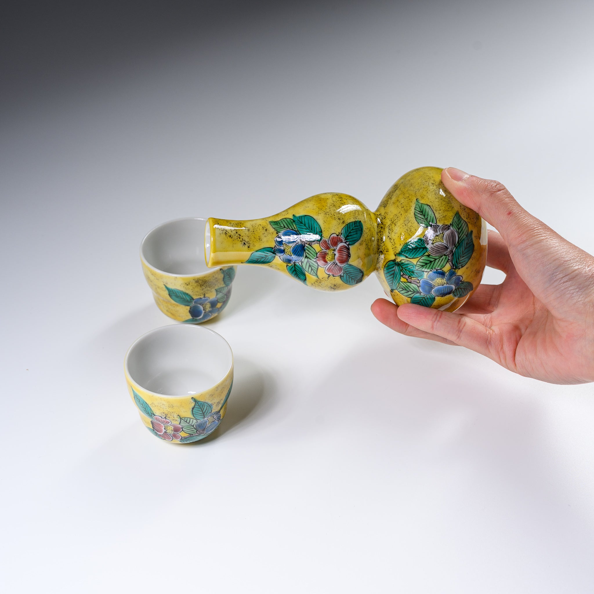 Premium Kutani Ware Sake Set - Yoshidaya Camellia Japanese Ceramic Drinking Vessels | Traditional Sake Cups & Decanter for Authentic Japanese Dining Experience