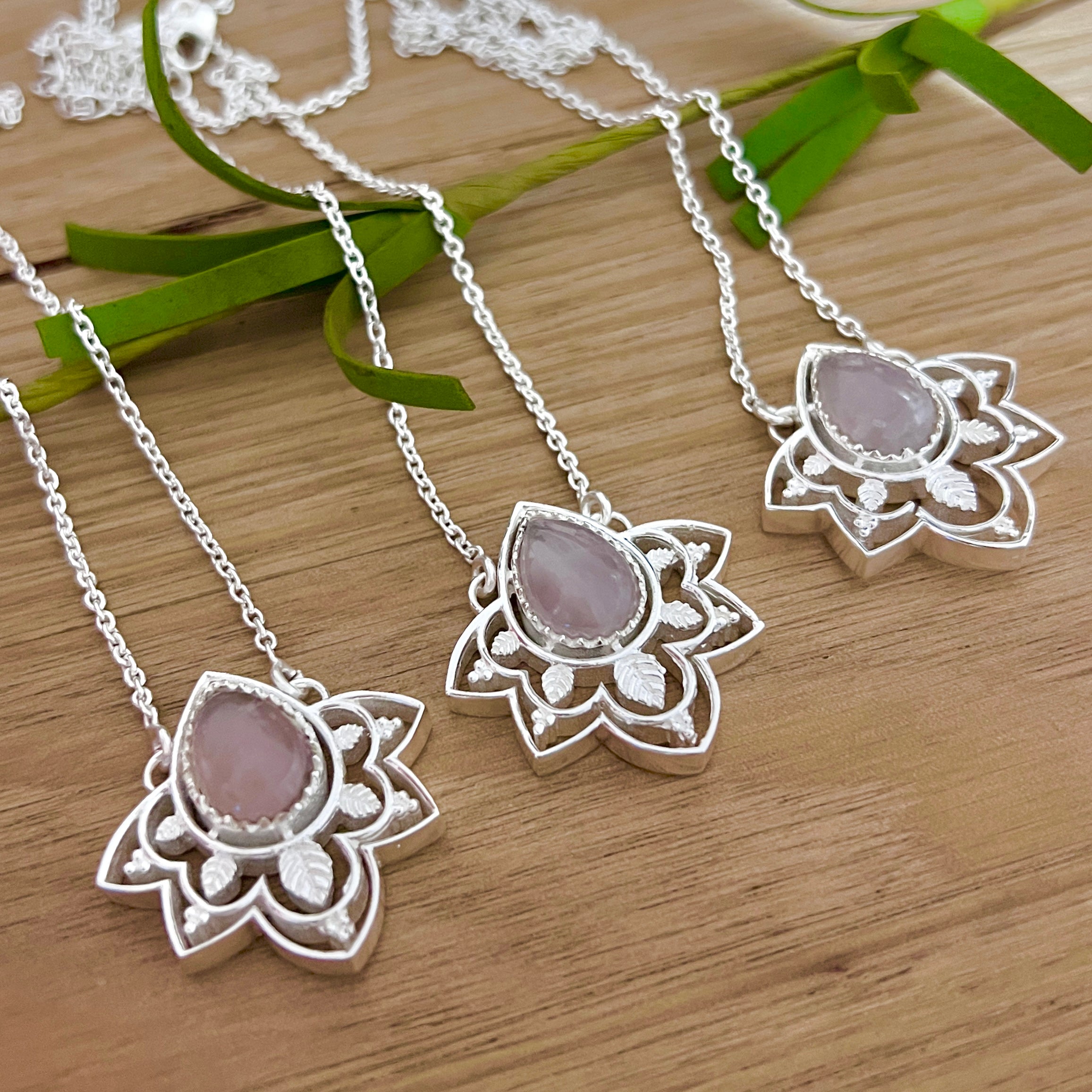 Laihas Daisly Boho Rose Quartz Necklace for Women - Healing Crystal Jewelry for Spiritual Energy & Chakra Balance - Perfect for Meditation, Yoga & Everyday Wear