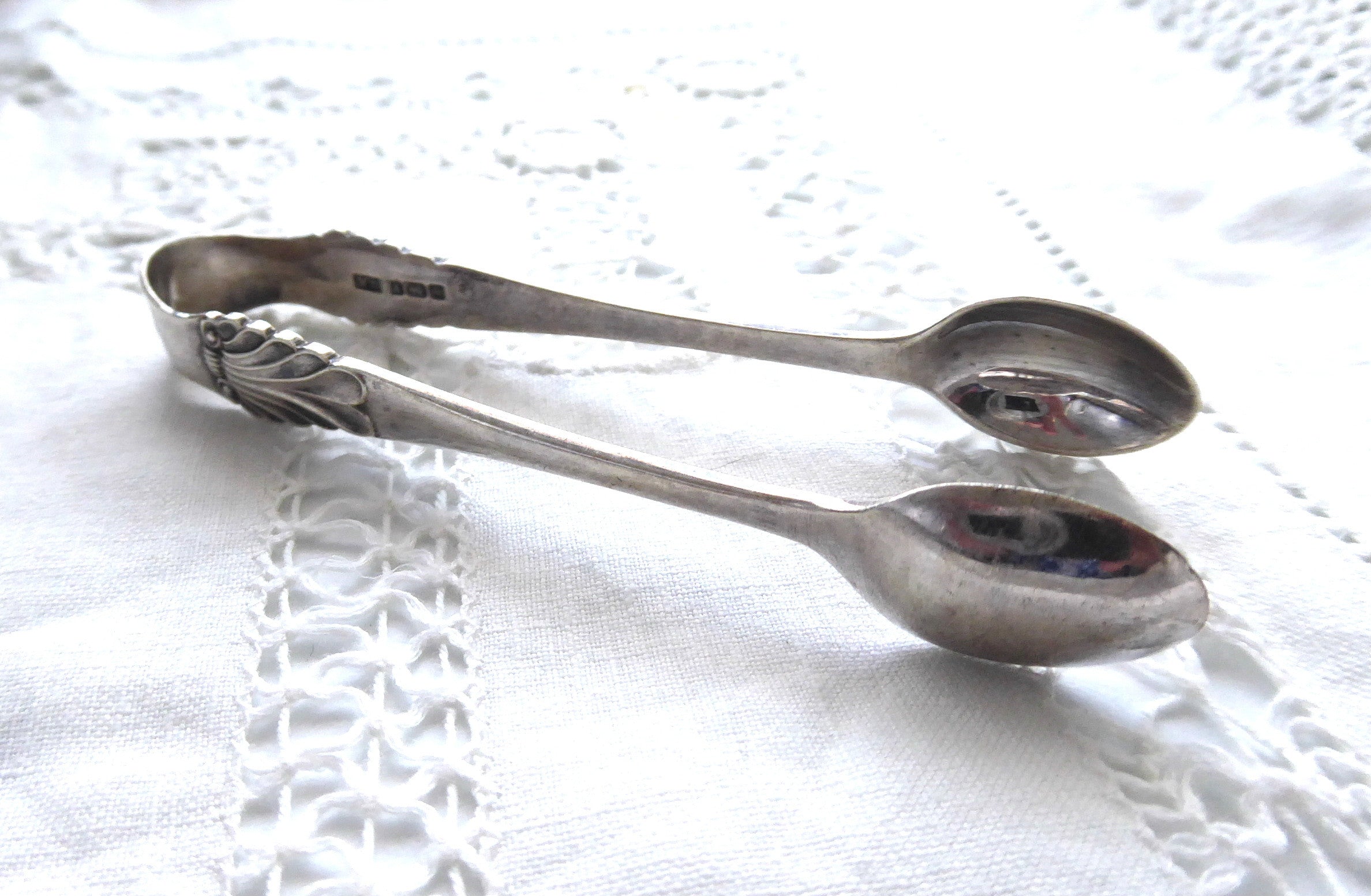 Antique English Sterling Silver Sugar Tongs - Elegant Edwardian Shell Design for Tea Parties & Vintage Tableware Collections