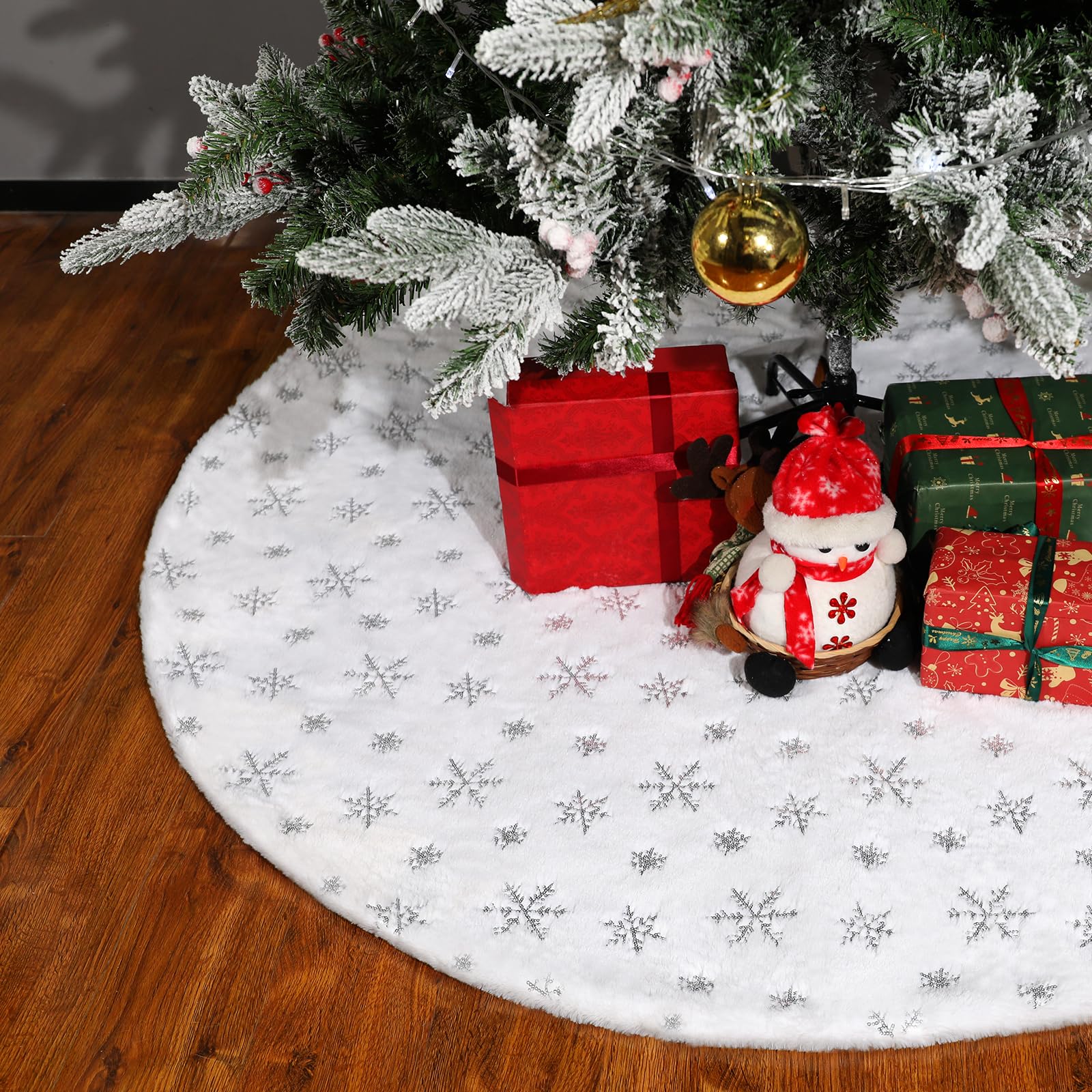 72 Inch White Faux Fur Christmas Tree Skirt with Sequin Silver Snowflakes - Holiday Party Decor for Xmas Tree, Home, and Festive Gatherings