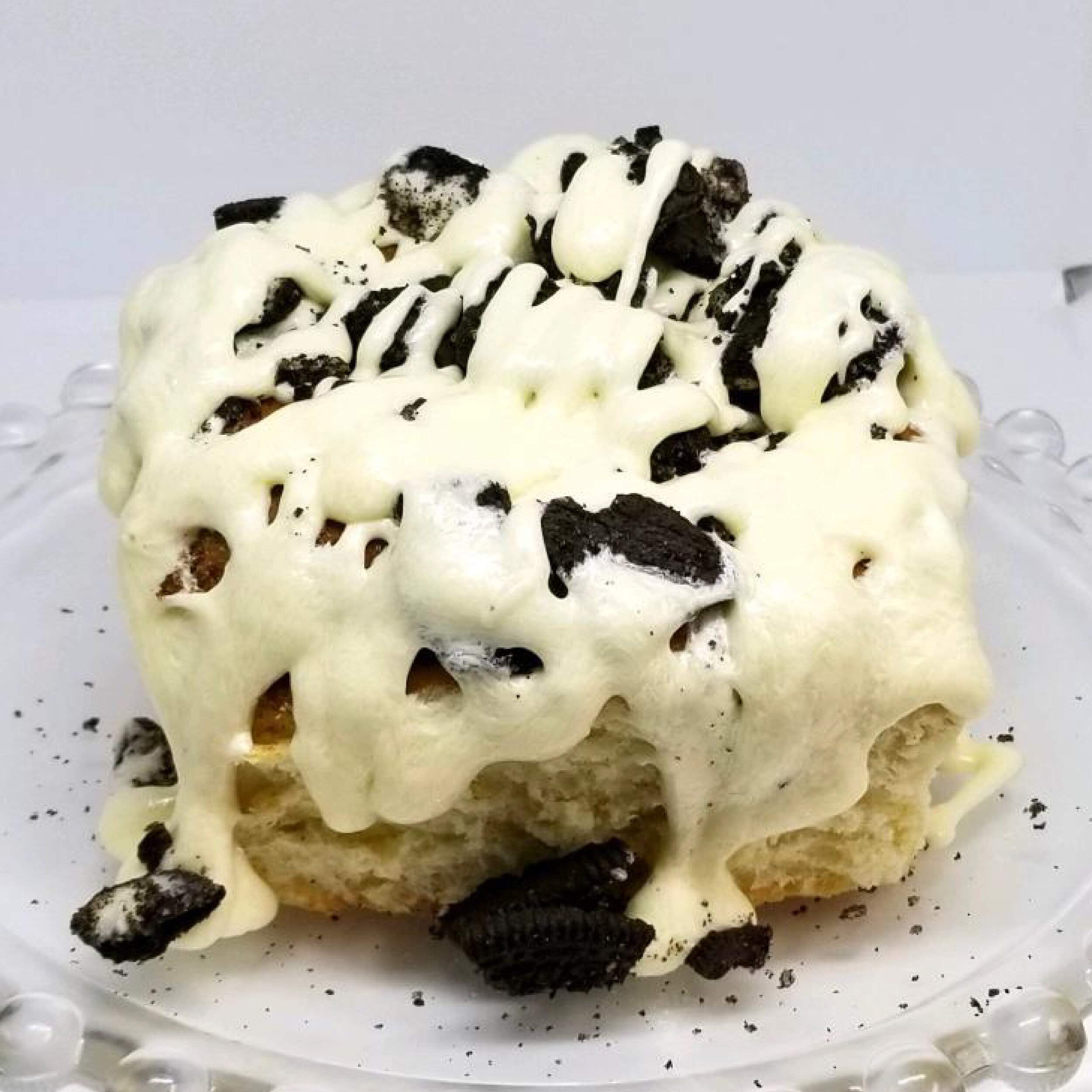 Gourmet Cookies 'N Cream Cinnamon Rolls - Pack of 12 (6 oz Each) | Fresh Baked Dessert for Breakfast, Brunch & Holiday Gatherings