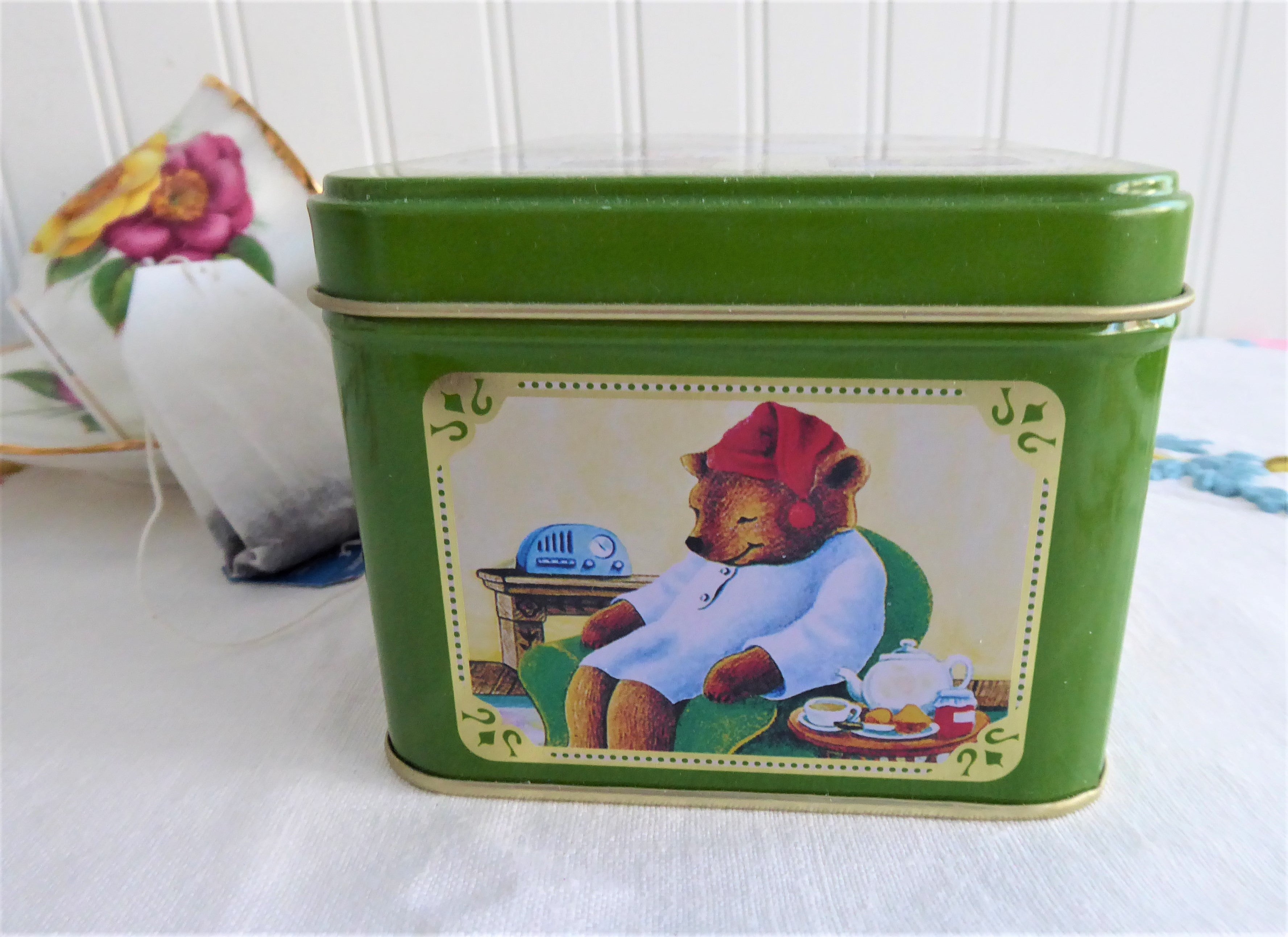 Celestial Seasonings Sleepytime Large Tea Tin with Mint - Herbal Green Tea for Relaxation & Better Sleep - Perfect for Nighttime, Stress Relief & Bedtime Rituals