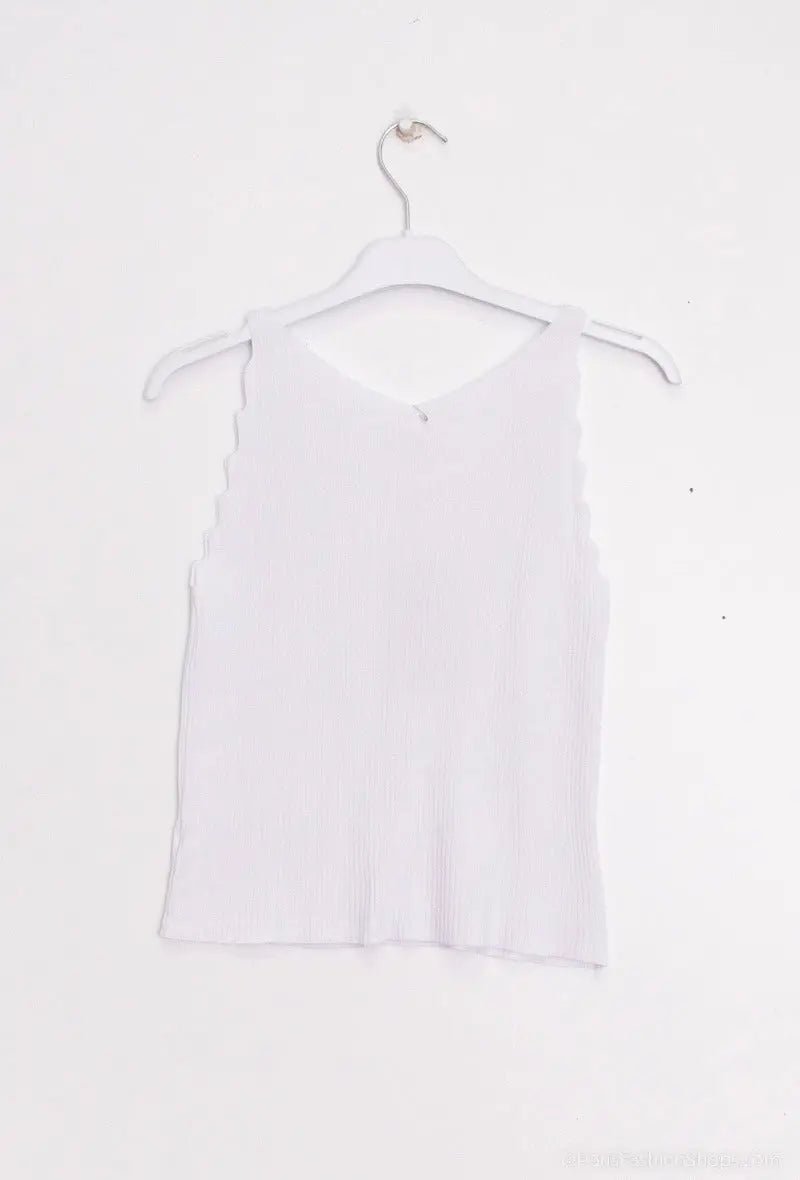 Zig Zag Sleeveless Top for Women - Trendy Striped Summer Blouse for Casual Outings & Beach Vacations