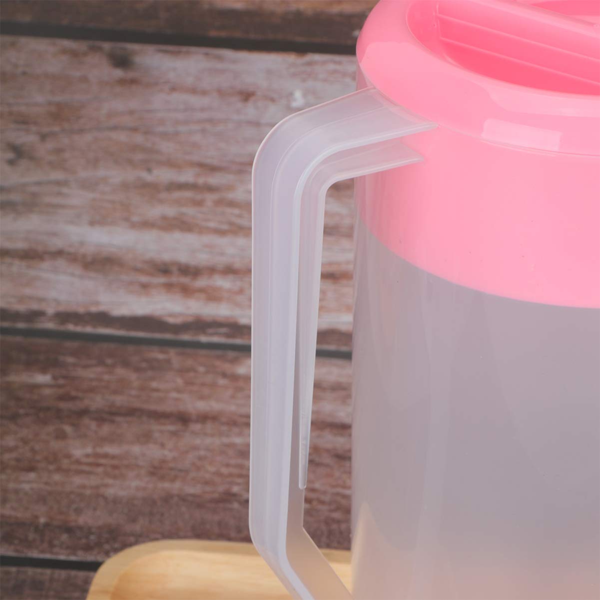 Hemoton 2-Quart Plastic Pitcher with Lid - BPA-Free Measuring Pitcher for Lemonade, Tea, Beer & Beverages - Leak-Proof Water Pitcher with Scale for Kitchen, Bar & Outdoor Use - White Cold Water Bottle