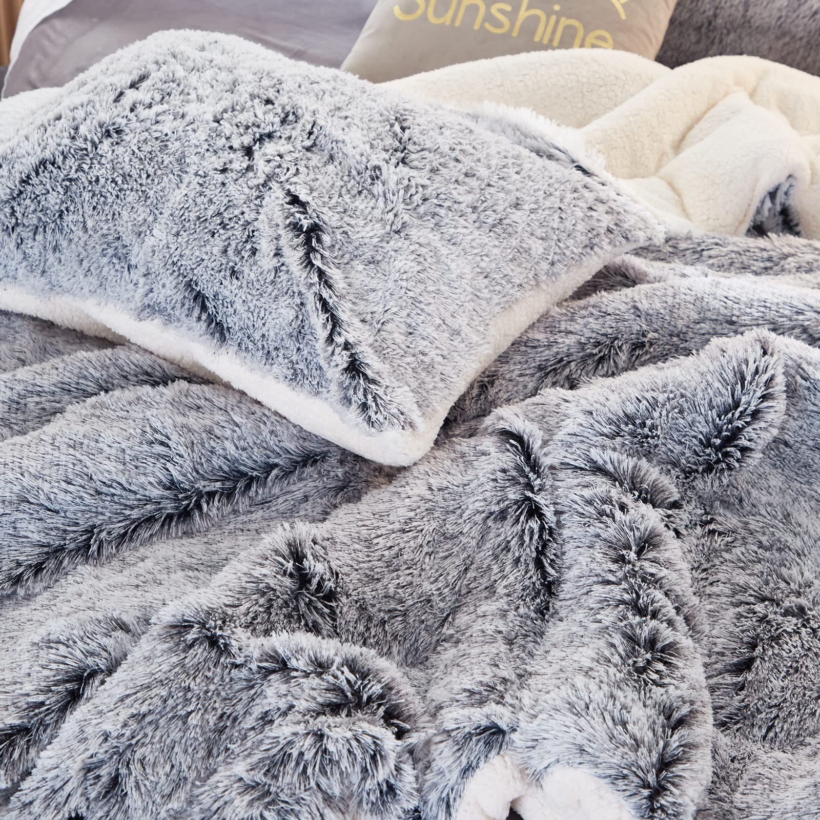 Luxury Faux Fur Shaggy Comforter Set Twin Size - Ultra Soft Plush & Sherpa Reversible Bedding in Grey/White - 3 Piece Fluffy Fuzzy Comforter with Pillowcases - Perfect for Winter Warmth & Cozy Bedroom Decor