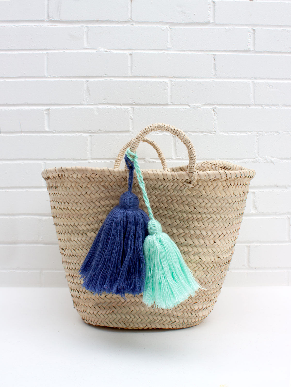 Large Decorative Giant Tassels for Home Decor, Party Supplies, and DIY Crafts - Perfect for Wall Hangings, Gift Wrapping, and Event Decorations