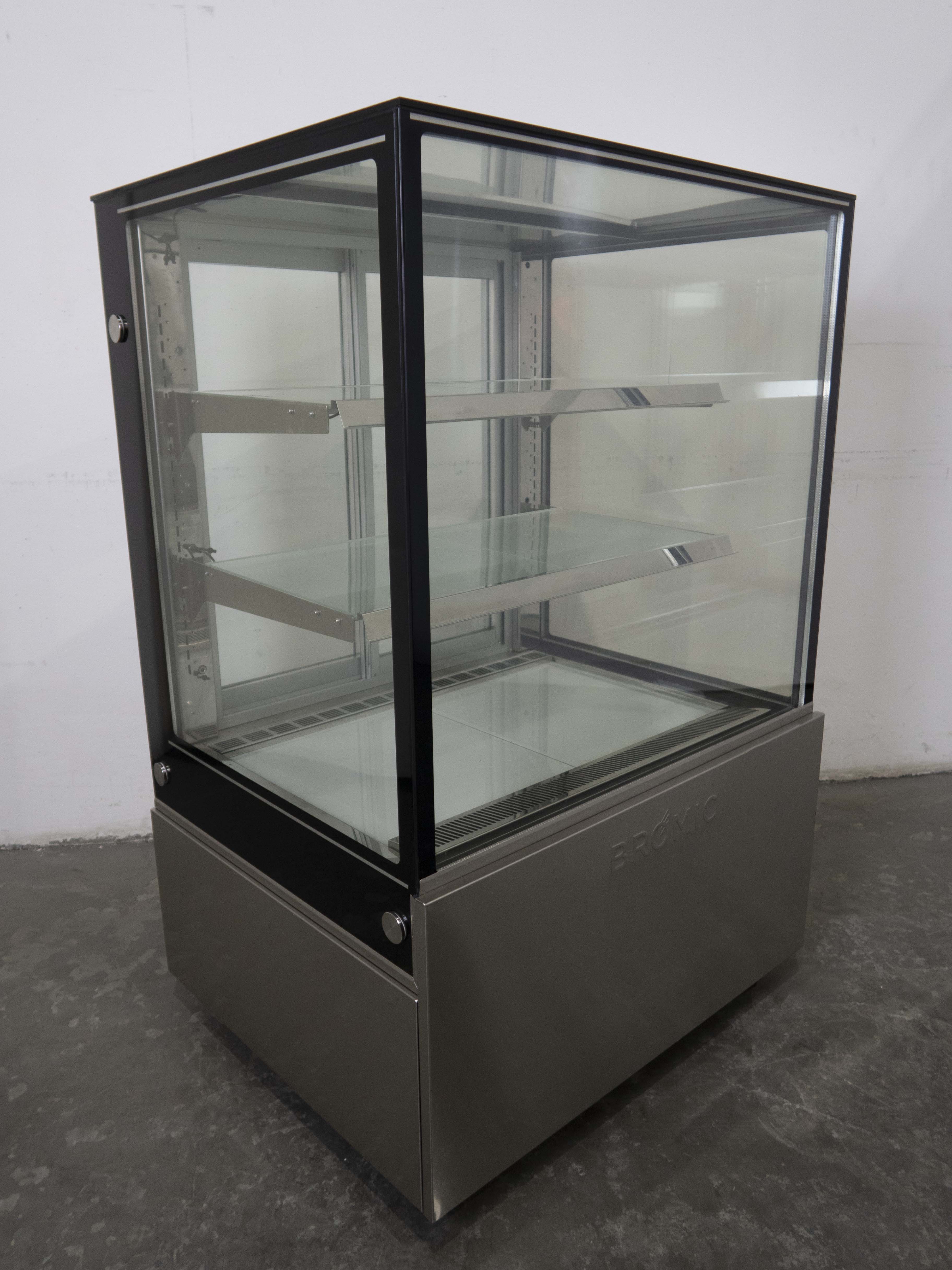 Bromic FD4T0900C Commercial Cake Display Case - 4 Tier Glass Bakery Showcase for Desserts, Pastries & Wedding Cakes - Perfect for Bakeries, Cafes, Restaurants & Buffet Displays (Model: 728840)