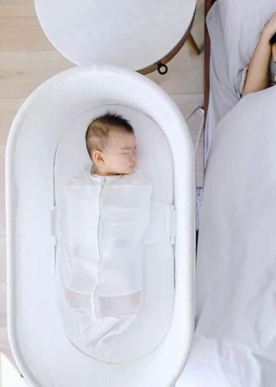 Snoo Smart Sleeper Baby Bassinet - Automatic Rocking & Soothing Crib with White Noise & Swaddling - Perfect for Newborns 0-6 Months - Ideal for Nursery, Bedroom & Travel Use