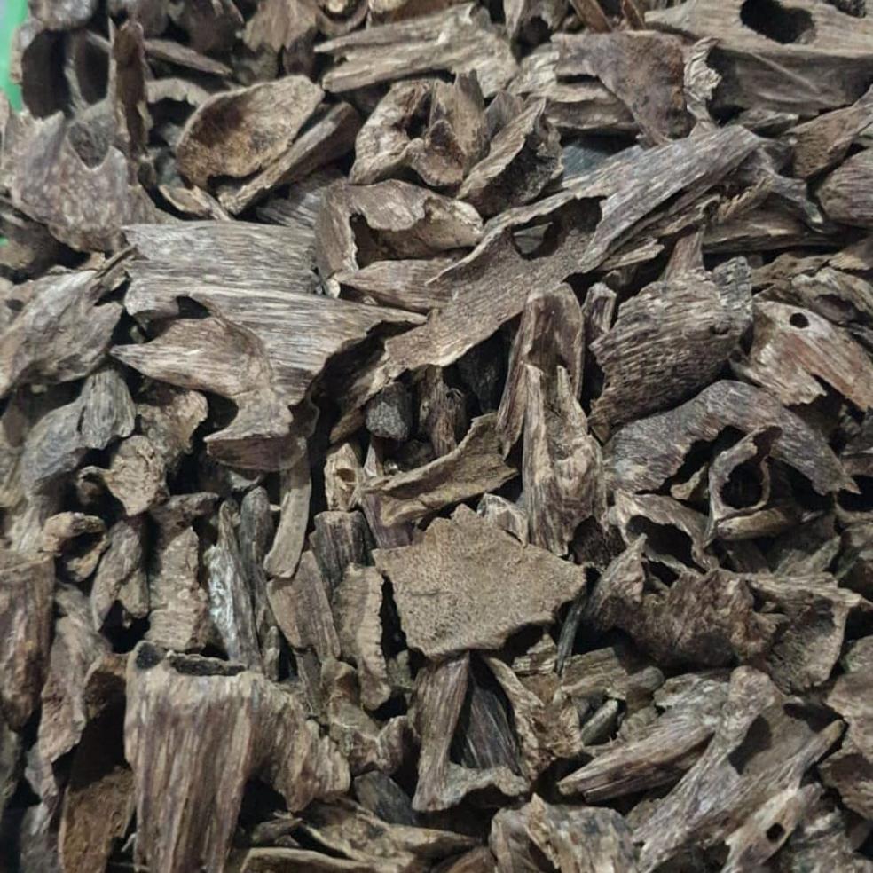 Premium Wild Assam Agarwood Chips - Natural Aloeswood Incense for Meditation, Aromatherapy & Relaxation (50g) | High-Quality Hindi Oudh Chips for Home Fragrance, Spiritual Practices & Stress Relief