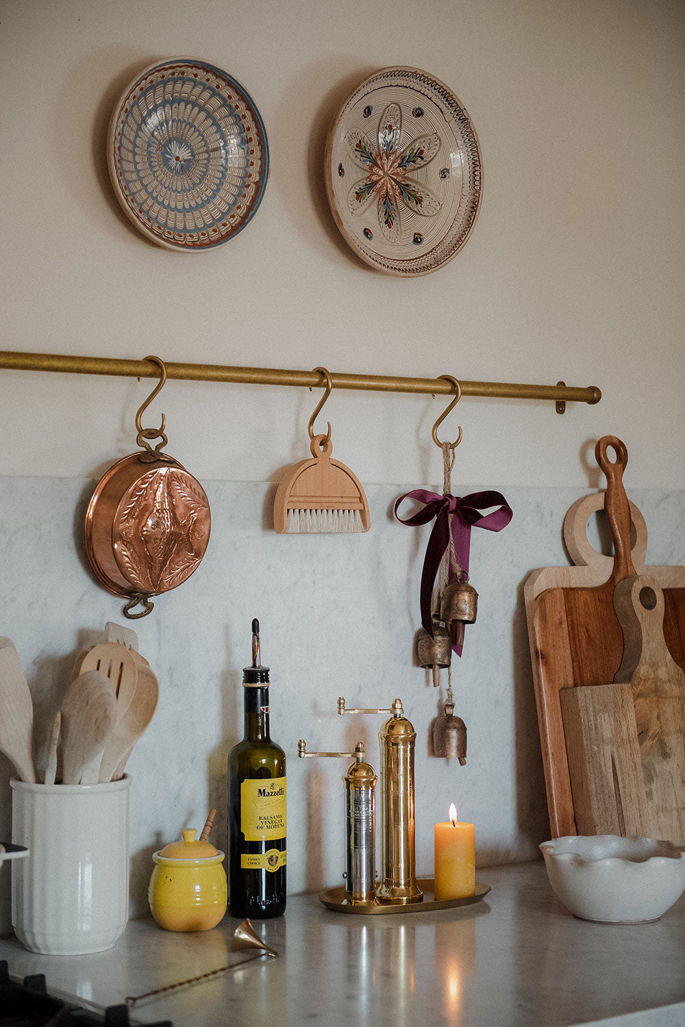 Ceramic Hanging Wall Crock - Rustic Farmhouse Decor for Kitchen, Bathroom & Garden | Perfect for Storage, Planters & Home Organization