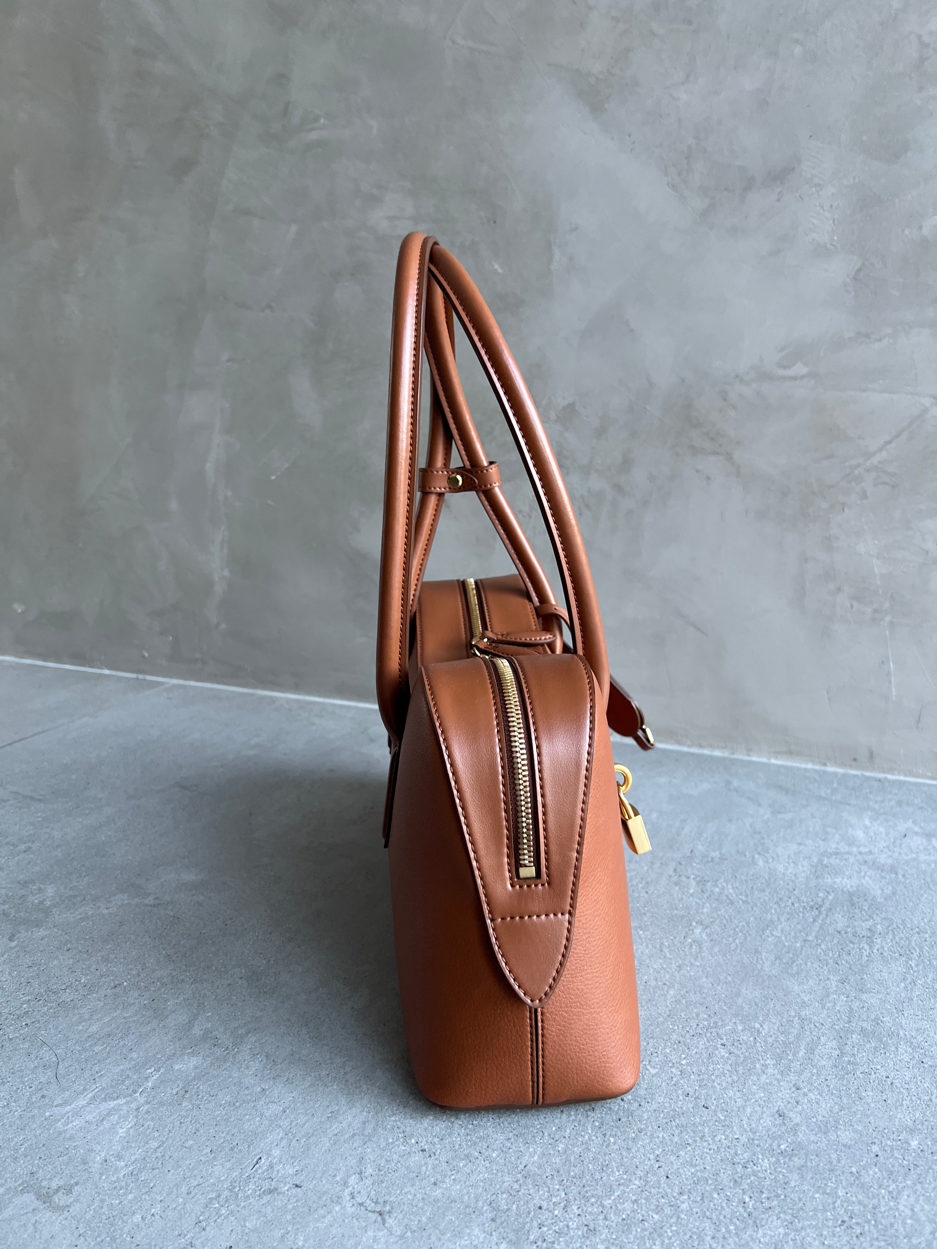 Ryder Shoulder Bag for Women & Men - Genuine Leather Crossbody Bag in Brandy Brown - Perfect for Travel, Work & Everyday Use