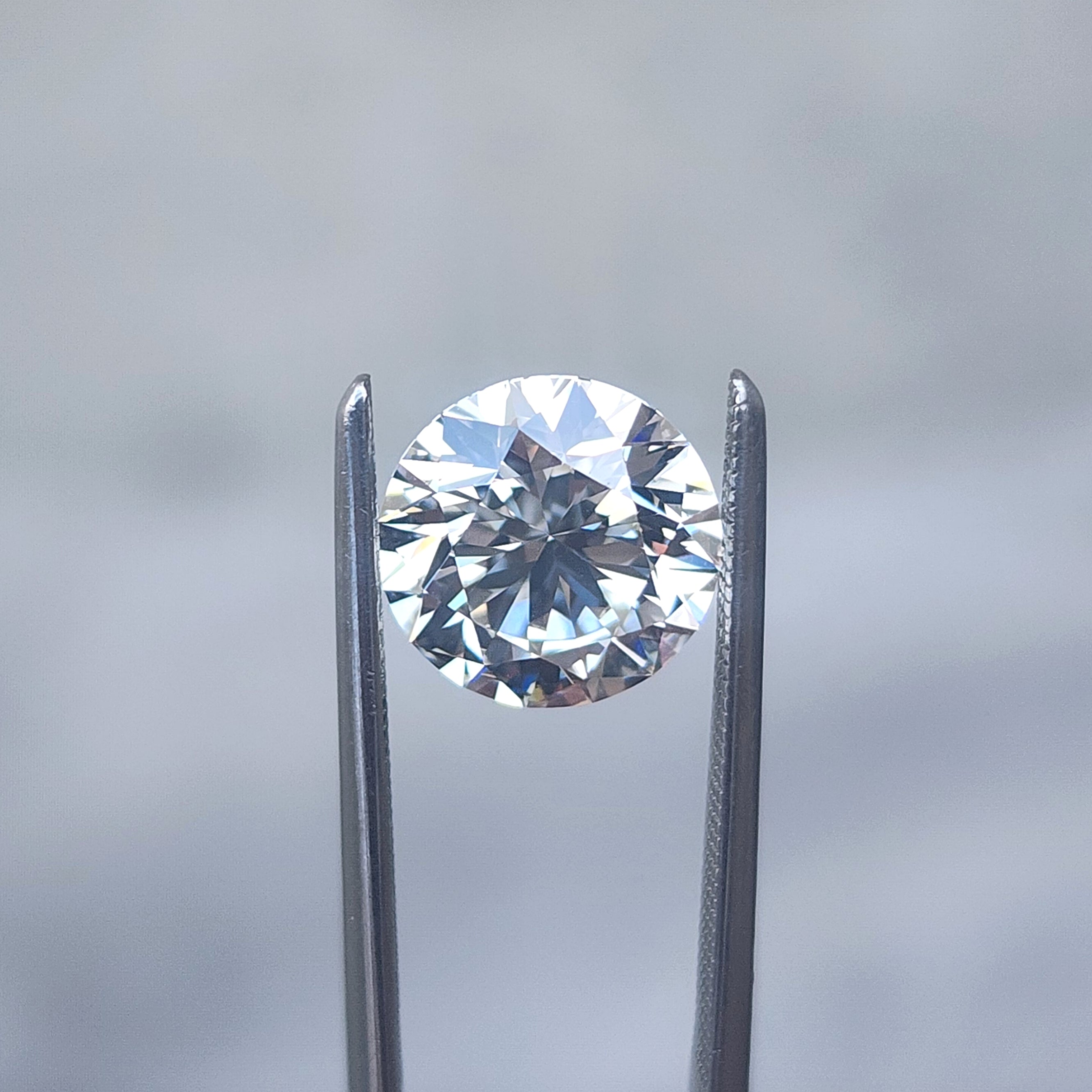 2.22 Carat Round Brilliant Lab-Grown Diamond I/VS1 - Perfect for Engagement Rings & Anniversary Jewelry
