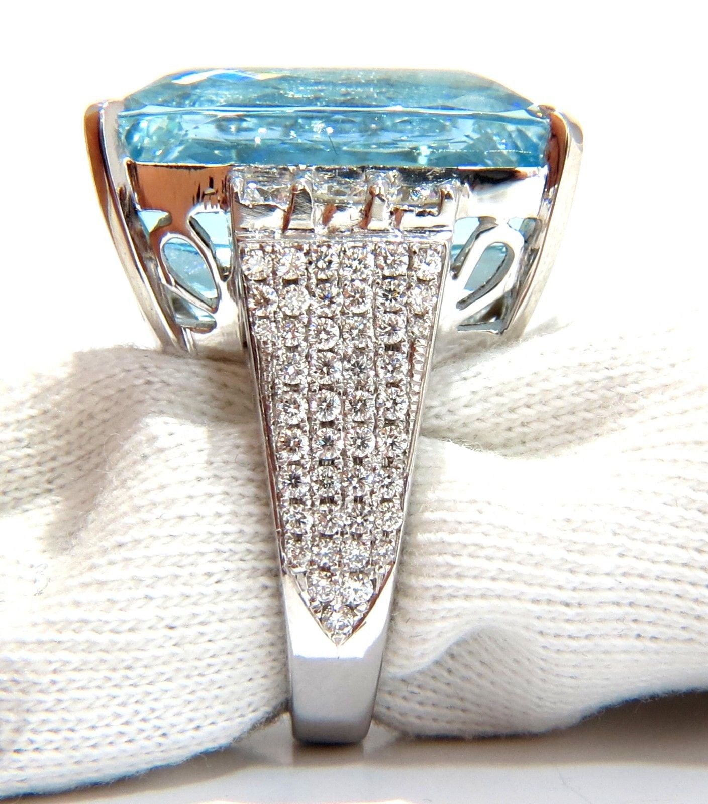 39.10ct GIA Certified Natural Cushion Cut Aquamarine Diamond Ring in 14kt White Gold - Vivid Aqua Blue Gemstone for Engagement, Wedding & Special Occasions