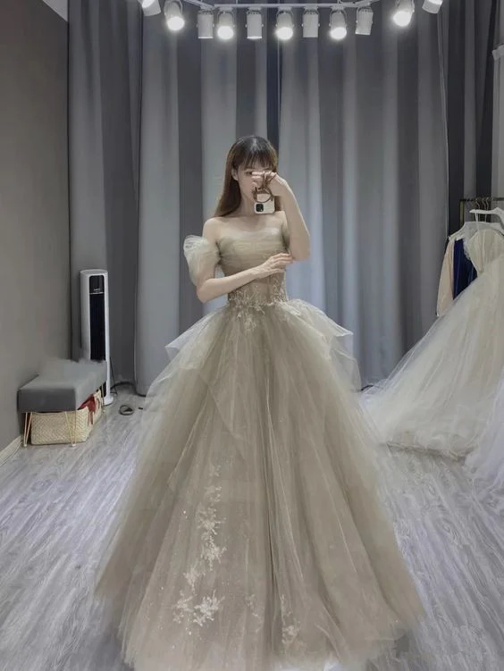 Elegant Off-the-Shoulder Ball Gown Prom Dress with Tulle Skirt - J3832 | Formal Evening Gown for Homecoming, Wedding, and Special Occasions