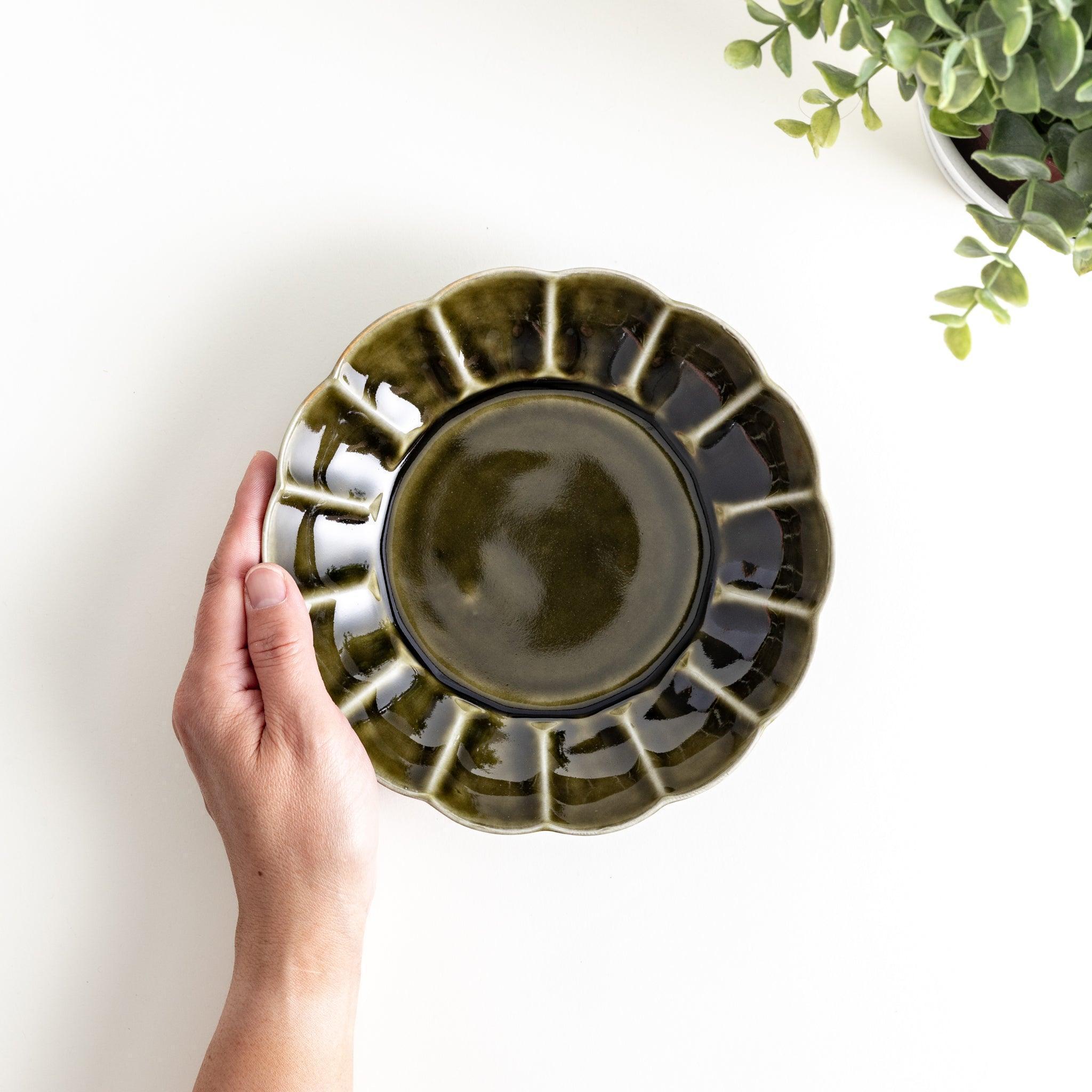 Handmade Ceramic Flower Petal Pasta Bowl - Elegant Dinnerware for Italian Cuisine, Perfect for Romantic Dinners & Special Occasions