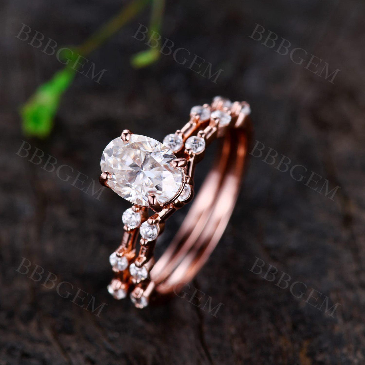 1.5CT Oval Cut Moissanite Engagement Ring & Curved Wedding Band Set - Durable Sparkling Bridal Jewelry for Weddings, Anniversaries & Special Occasions