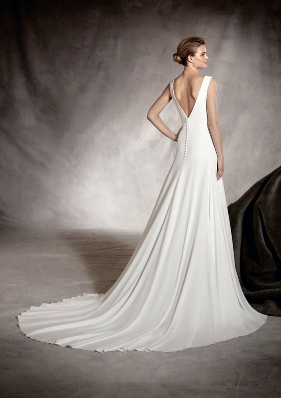 Pronovias Amaya Wedding Dress - Elegant Lace Bridal Gown for Bride, Perfect for Church Ceremony & Beach Weddings