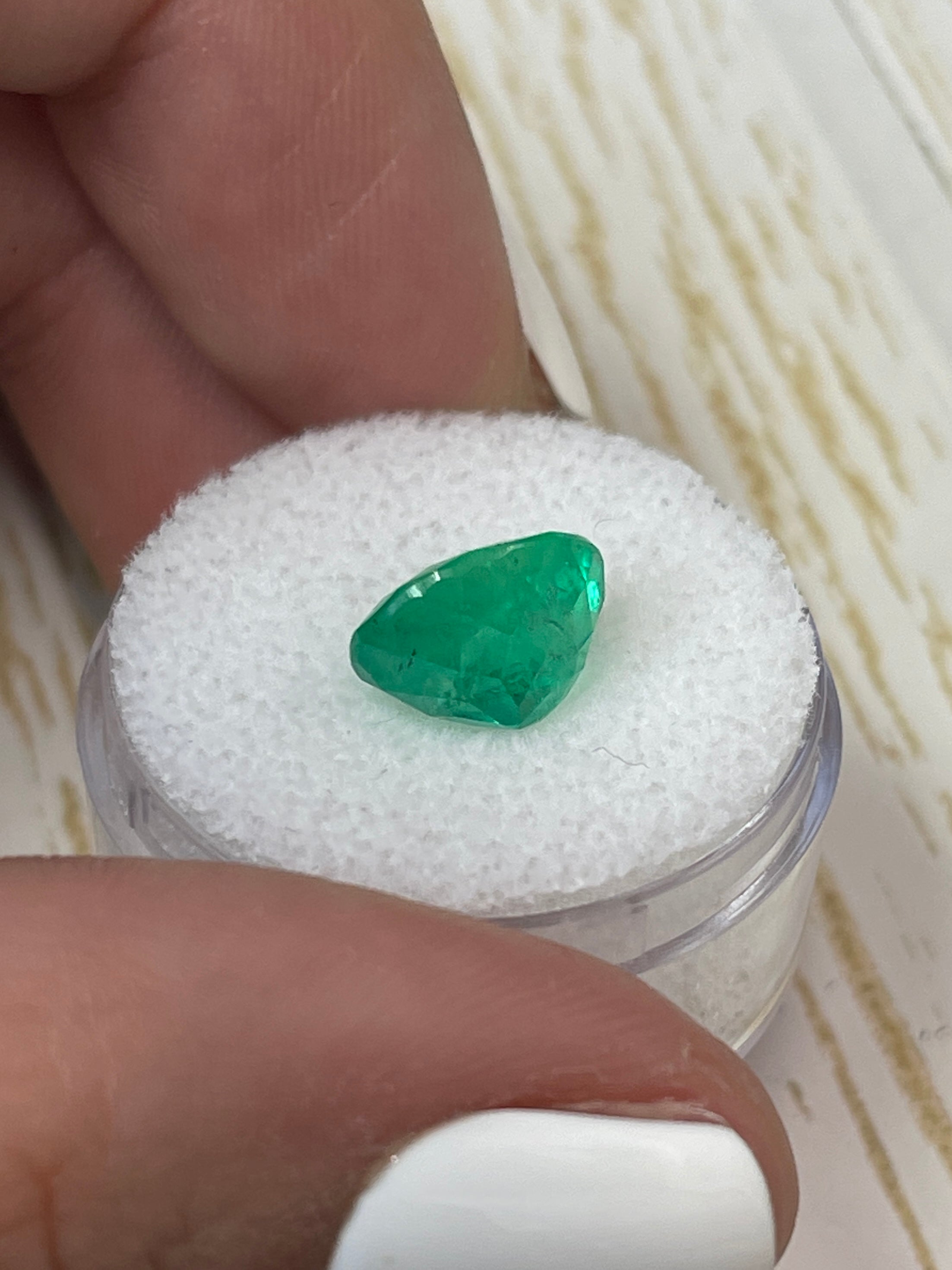 3.54 Carat 11x8mm Muzo Green Natural Colombian Loose Emerald Oval Cut Gemstone for Jewelry Making, Engagement Rings & Luxury Gifts