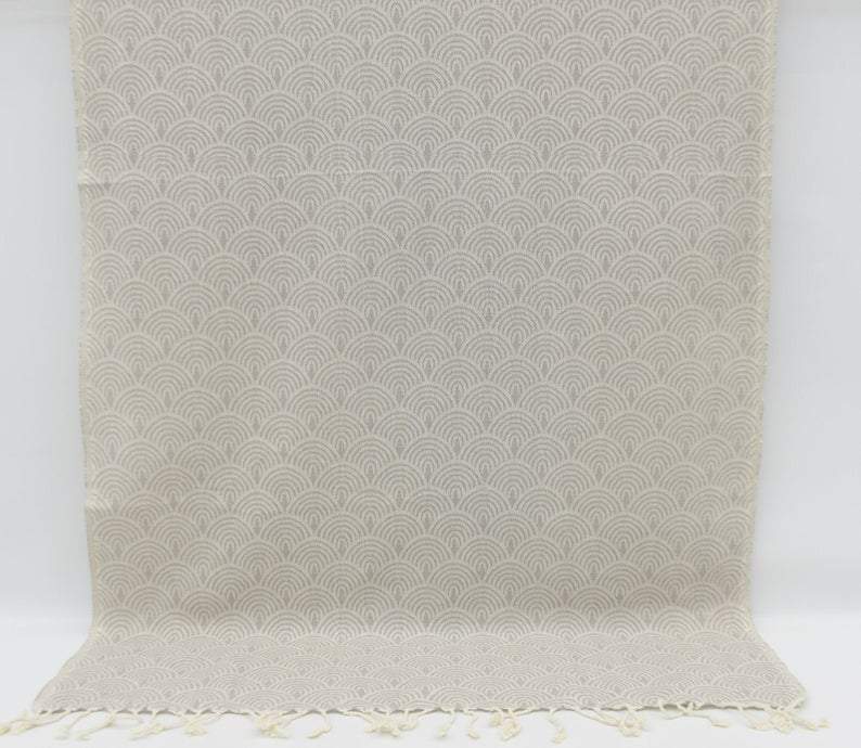 Premium 100% Cotton Beige Waves Bath Towel - Soft, Absorbent & Quick-Drying for Spa, Beach & Luxury Bathroom Use