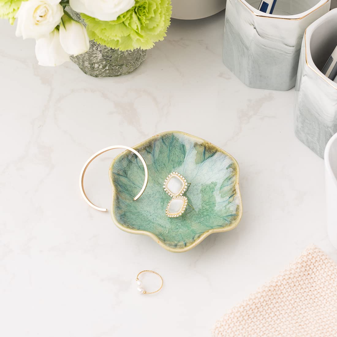 Elegant Ceramic Ring Dish & Jewelry Tray - Perfect for Rings, Keys, and Small Trinkets - Ideal Gift for Women, Friends, Sisters, Daughters & Mothers - Great for Bedroom Vanity, Bathroom Counter, or Entryway Organization