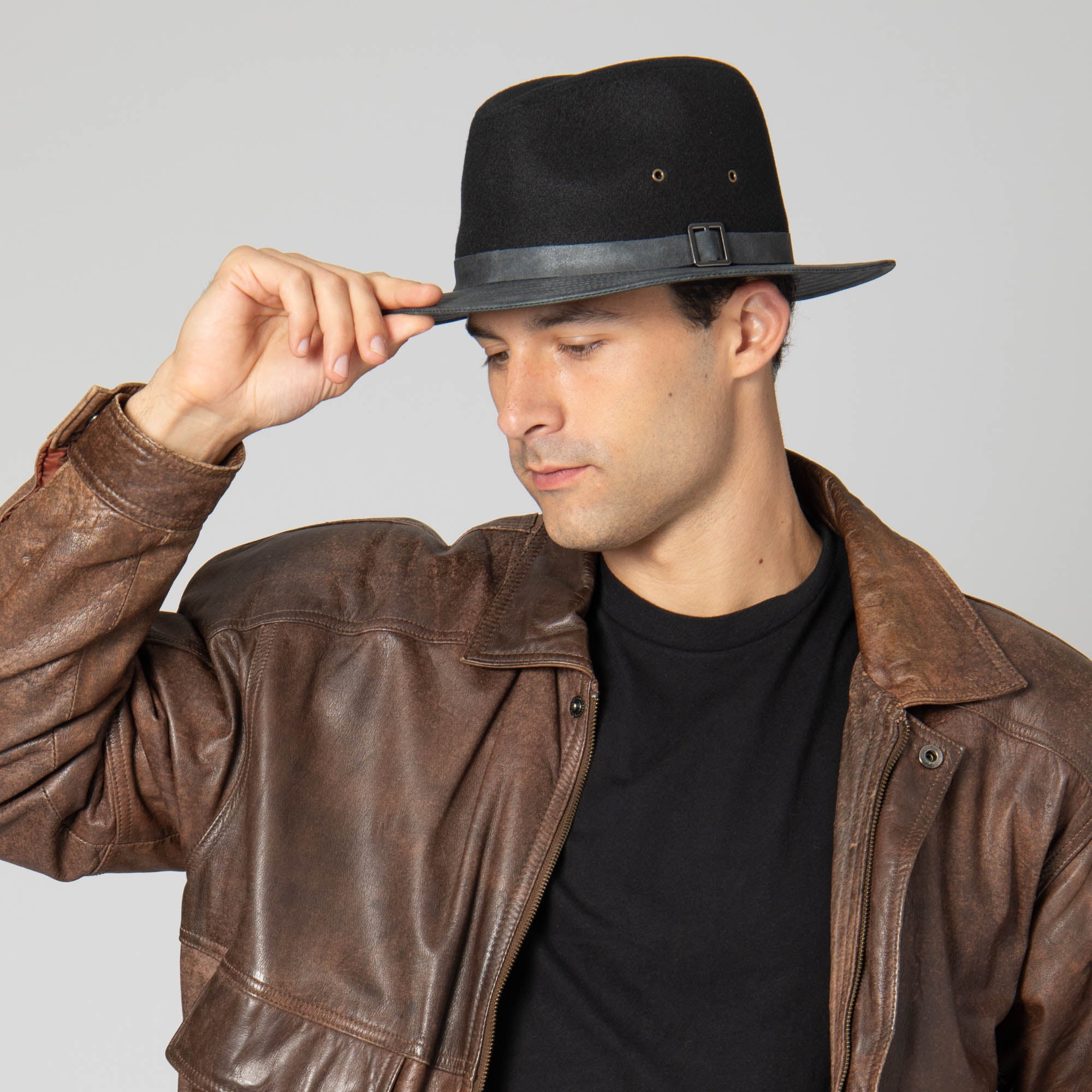 Stylish Men's Faux Felt Fedora Hat with Matching Faux Leather Band - Perfect for Casual Outfits, Parties, and Vintage Fashion Looks