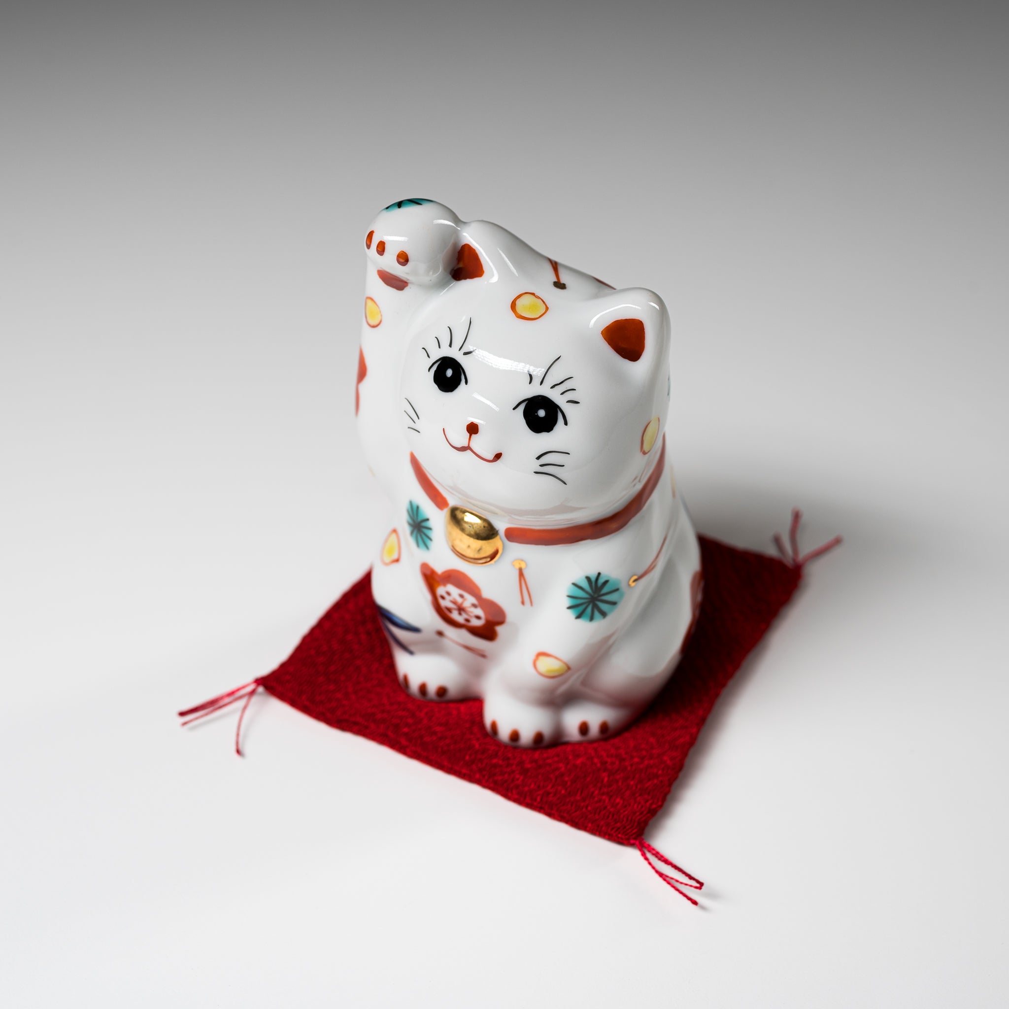 Kutani Ware Lucky Cat Ornament 'Suzu' - Handcrafted Japanese Ceramic Fortune Cat Figurine for Home Decor, Office Feng Shui & Gift Giving