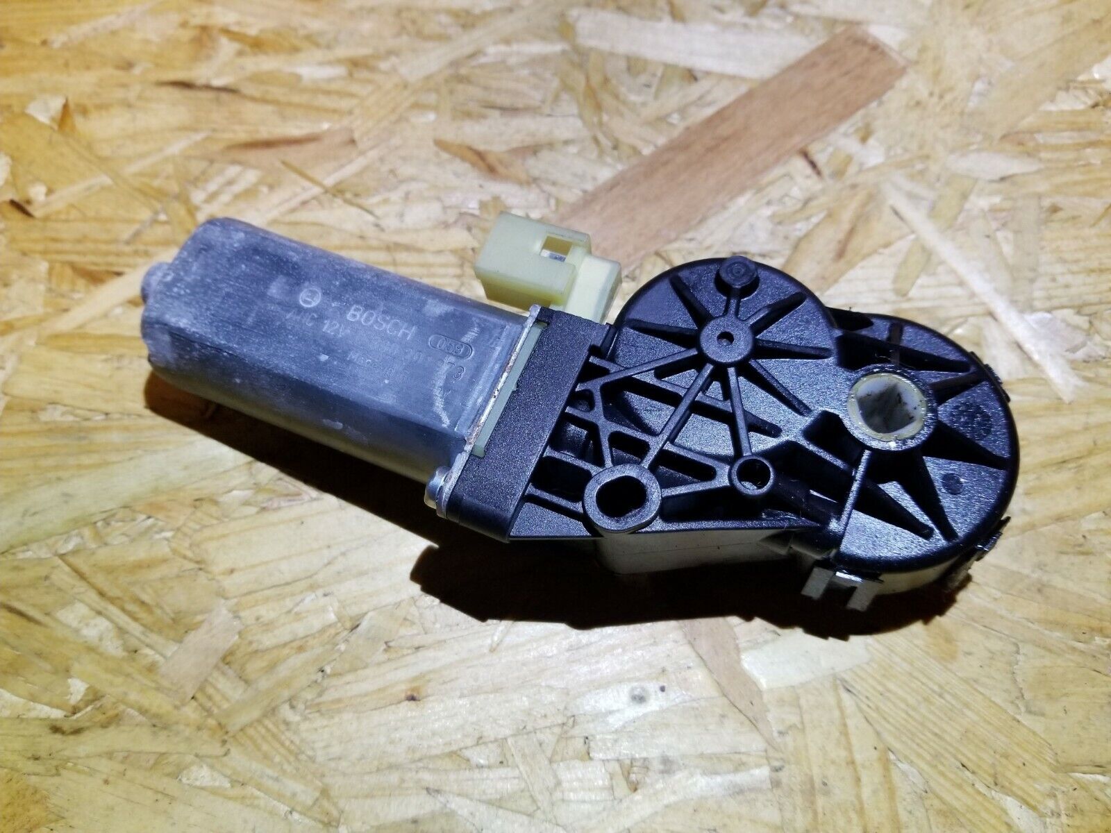 04 05 06 07 BMW 530xi E60 Front Right Passenger Seat Recliner Motor - OEM Replacement Part for Comfortable Driving Experience