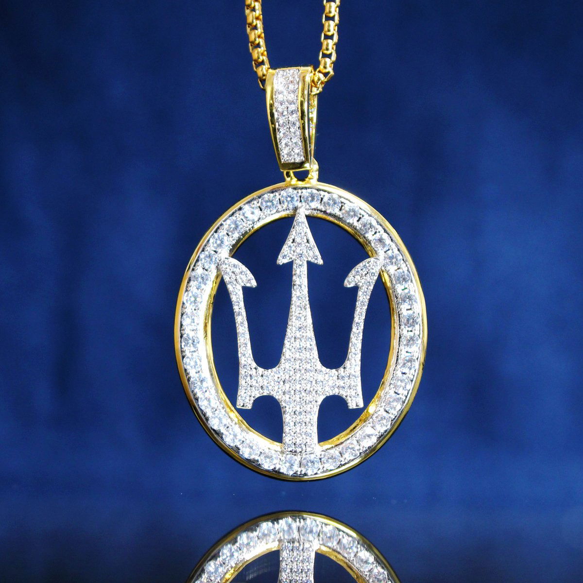 Hip Hop Luxury Car Logo Round Pendant Necklace with Free Chain - Perfect for Streetwear, Car Enthusiasts & Hip Hop Fashion Accessories
