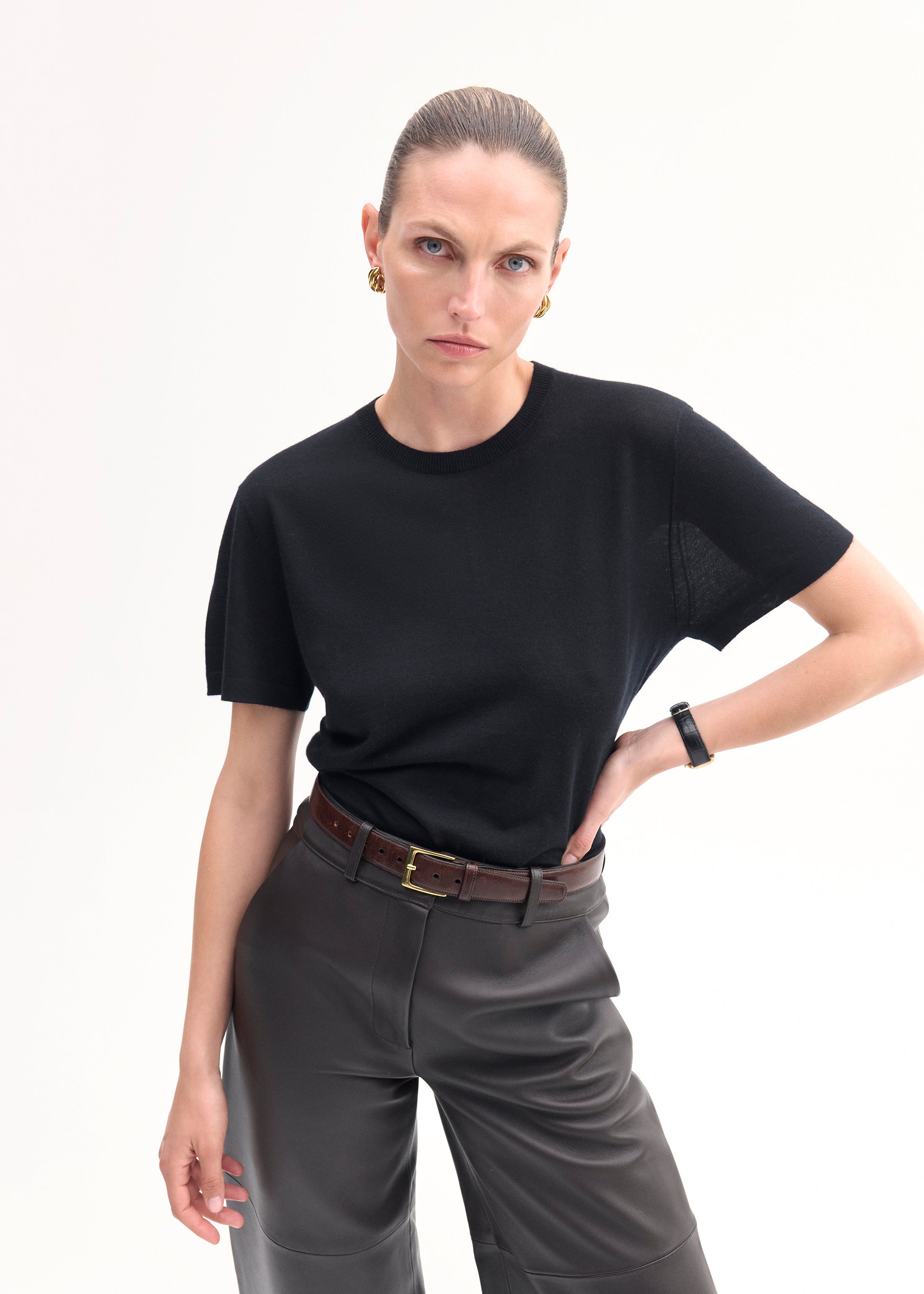 Luxury Black Fine Cashmere T-Shirt for Men & Women | Soft & Comfortable Everyday Wear | Perfect for Casual Outfits & Layering