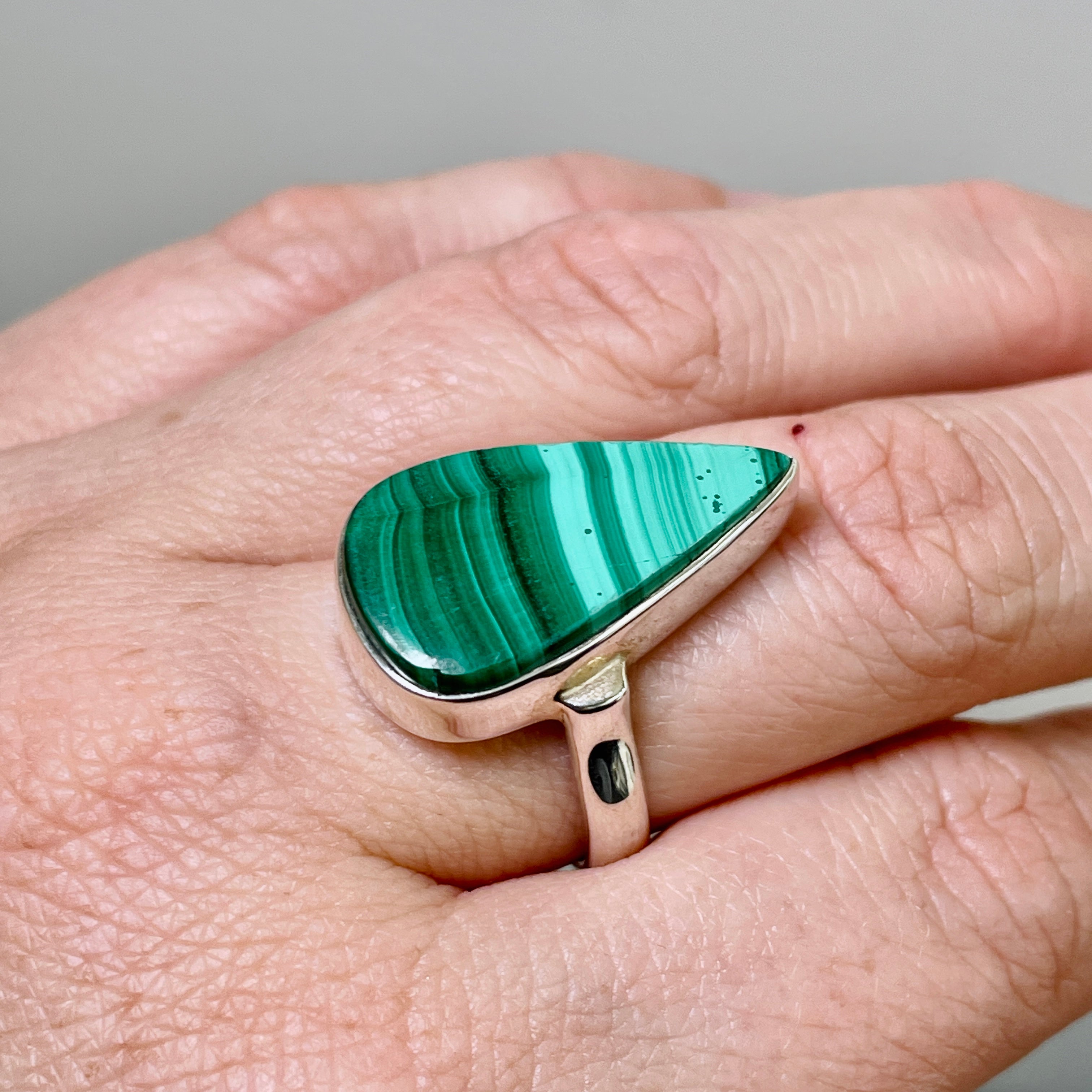 Malachite Teardrop Ring - Size 9 - KRGJ2623 - Elegant Green Stone Jewelry for Women, Perfect for Parties, Weddings & Everyday Wear