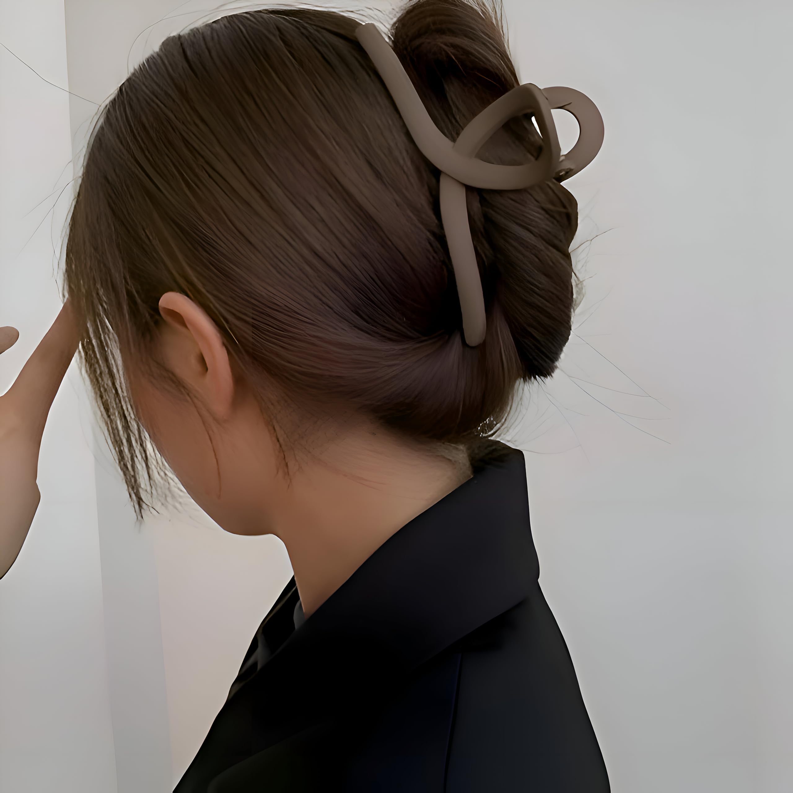 ALIBA COLLECTION Large Hair Claw Clips for Thick & Thin Hair - Matte Non-Slip Strong Hold Barrettes for Women & Girls (4-Piece Set: Beige, Light Brown, Brown, Black) - Perfect for Ponytails, Buns & Everyday Hairstyles