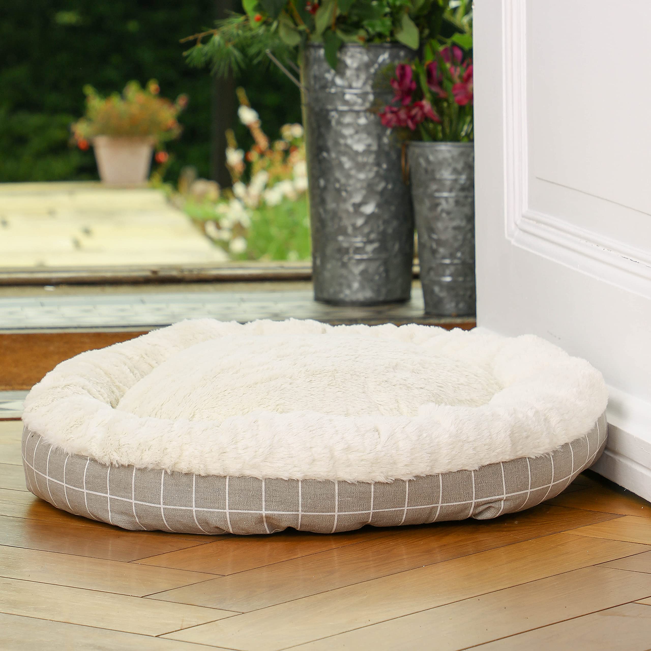 Cozy Donut Dog Bed - Warm Plush Circular Pet Bed for Cats & Dogs, 63cm Diameter Grey Round Bed - Perfect for Indoor Lounging & Cuddling