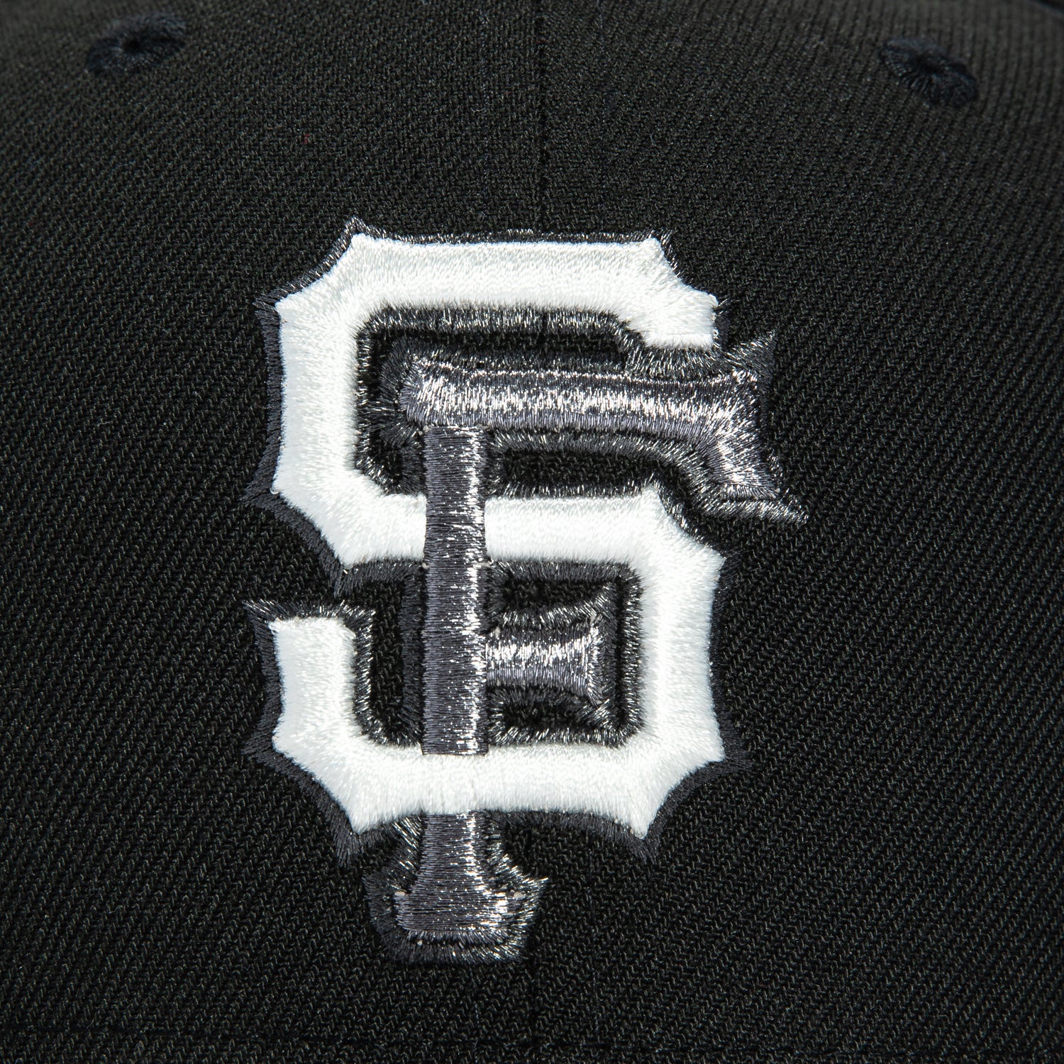 New Era 59Fifty Surveillance Pack San Francisco Giants Baseball Cap - Black & Camo Adjustable Snapback Hat for Men & Women | Perfect for Baseball Games, Streetwear Fashion & Outdoor Activities