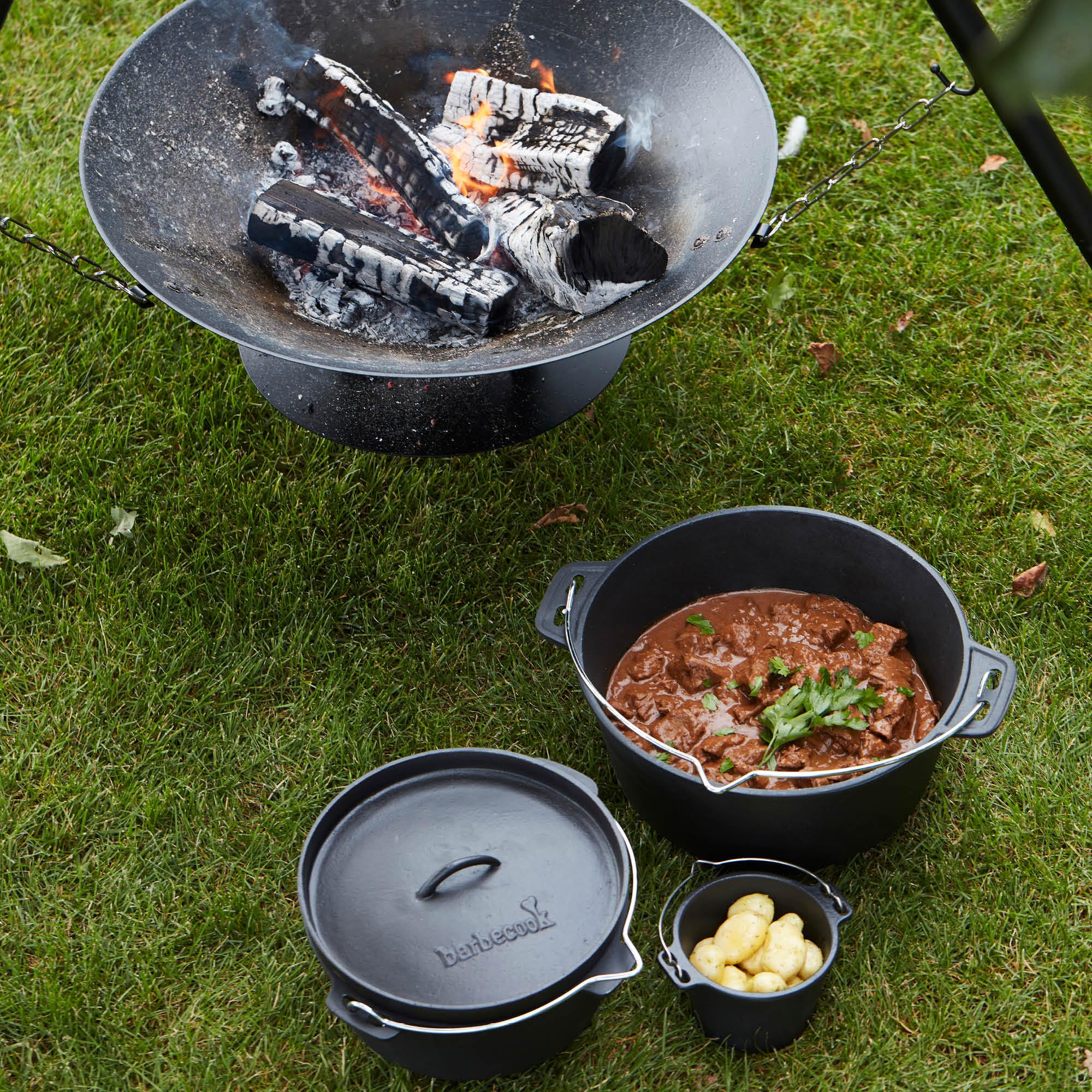 Barbecook 3L Cast Iron Dutch Oven with Lid - Heavy Duty Kettle for Camping, Outdoor Cooking & Dutch Oven Recipes - Perfect for Grilling, Stewing & Baking