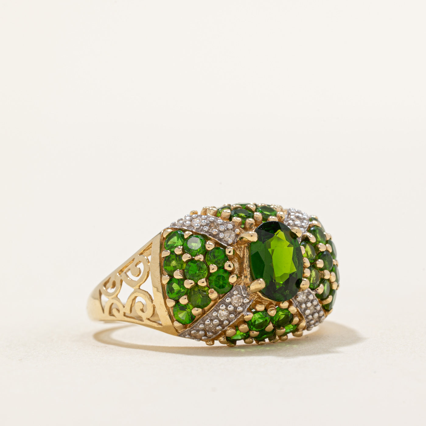 Exquisite 1.50ctw Chrome Diopside & 0.08ctw Diamond Cocktail Ring - Size 9 | Elegant Green Gemstone Jewelry for Women | Perfect for Evening Parties, Weddings & Special Occasions