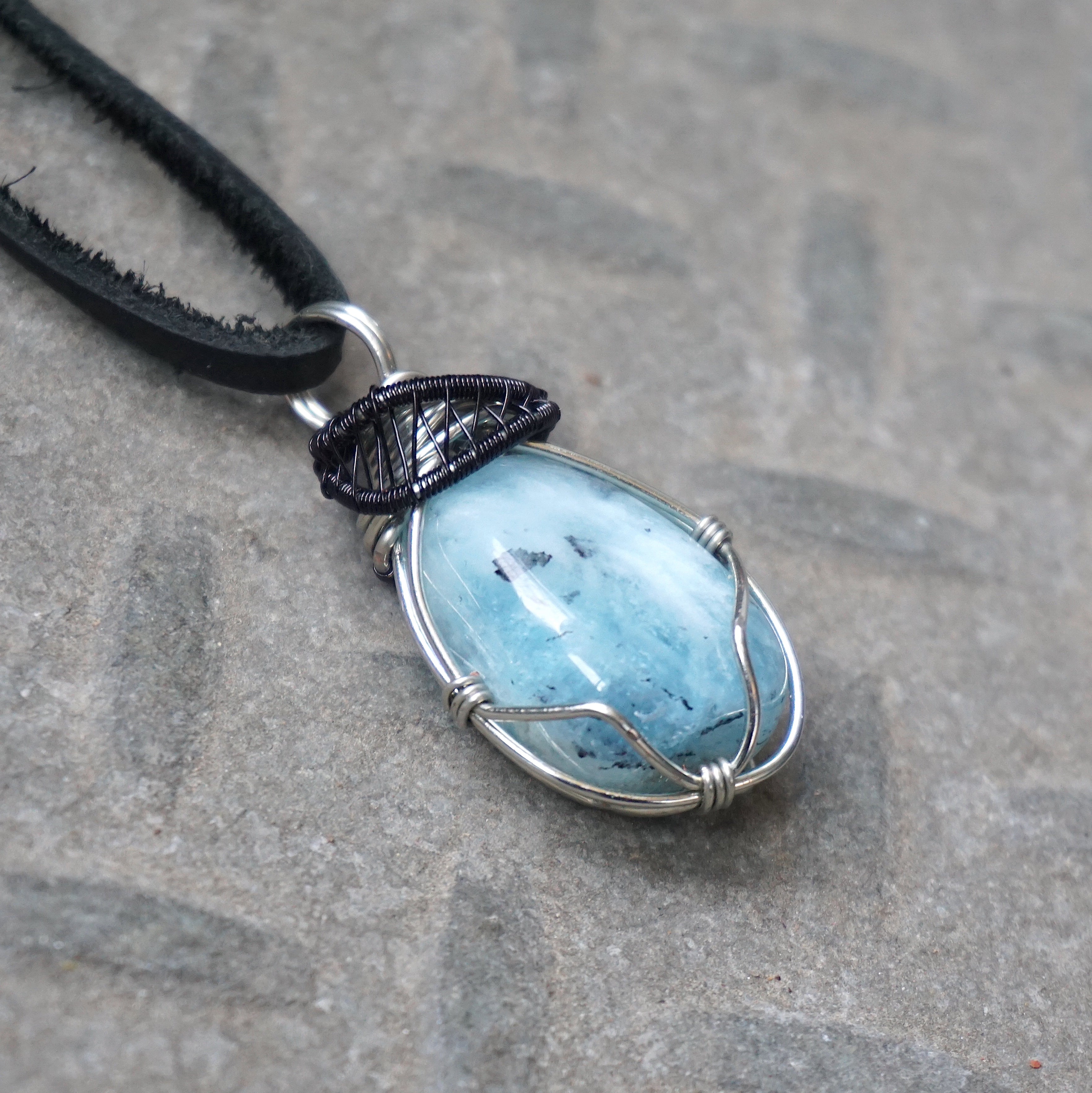 Elegant Aquamarine Crystal Necklace with Mixed Wire Design in Black & Silver Copper – Perfect for Weddings, Parties & Everyday Wear
