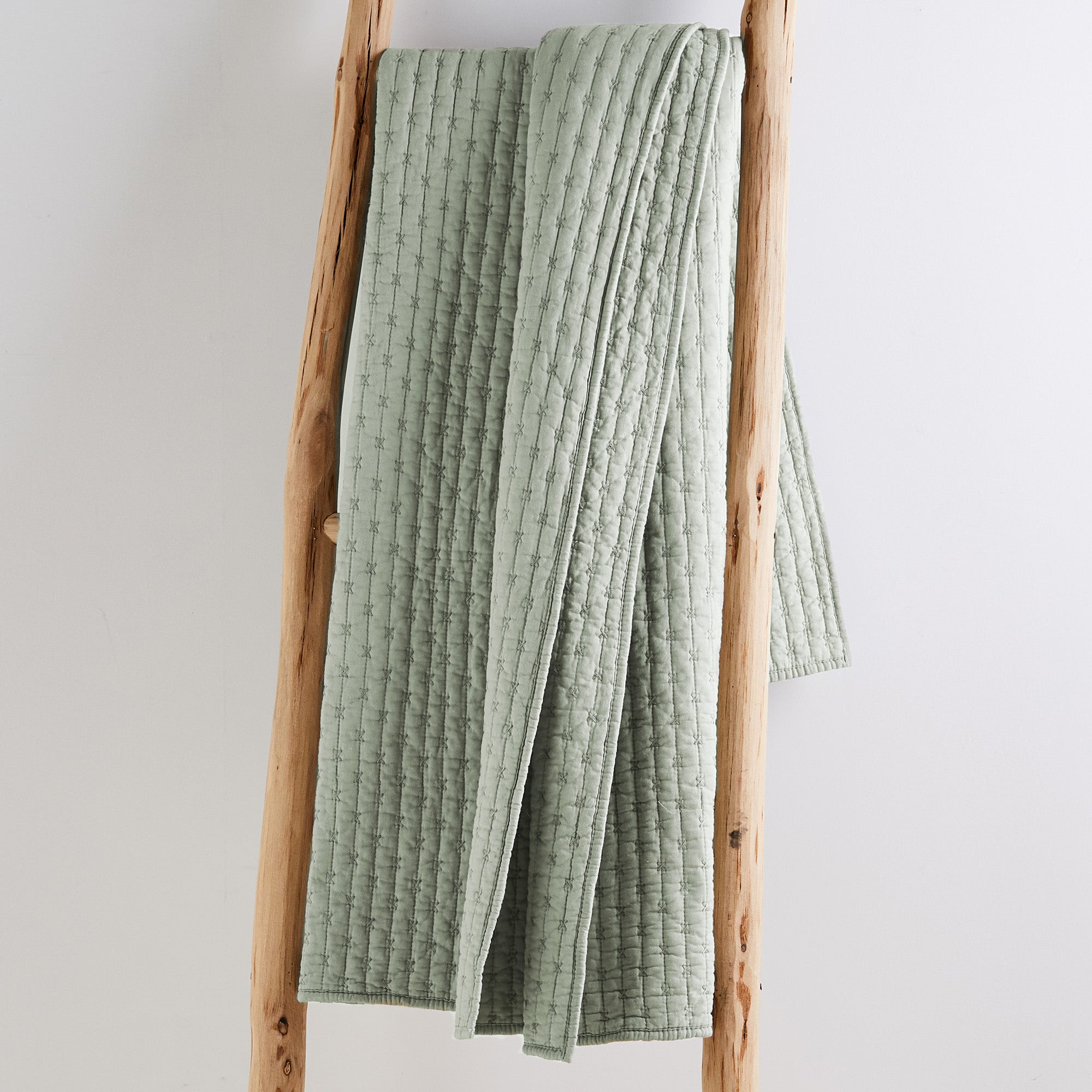 Handmade Cross Stitch Quilted Throw Blanket - Cozy Soft Bedspread for Sofa, Bed & Couch - Perfect for Winter Warmth, Home Decor & Gift Giving