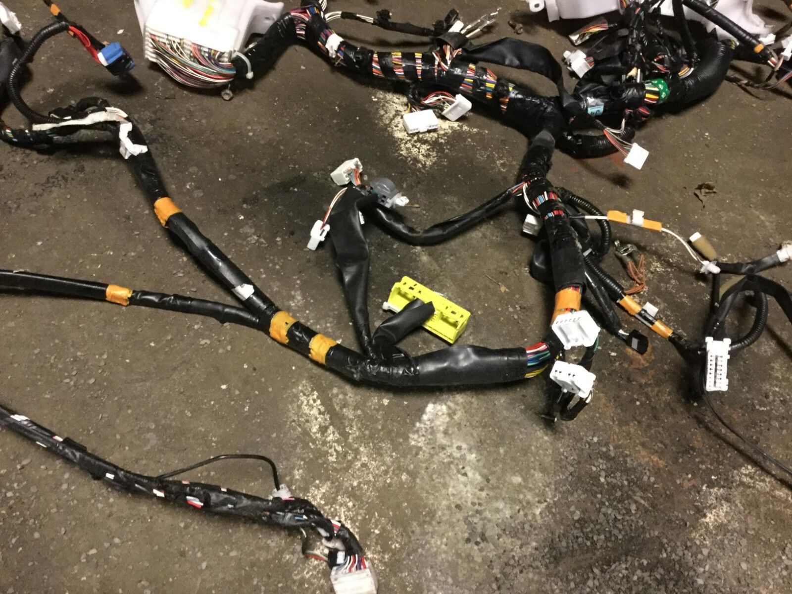 2004-2009 Toyota Prius OEM Dash Wiring Harness - Compatible with 2nd Gen Prius Models - Perfect for DIY Car Repairs & Electrical Upgrades