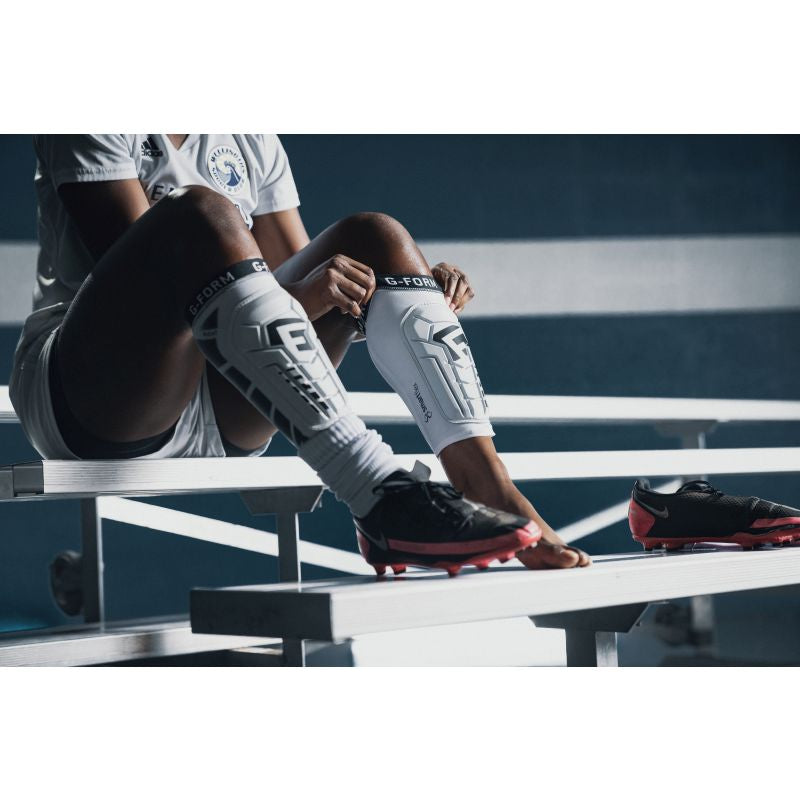 G FORM PRO S VENTO SHINGUARD - Lightweight Protective Soccer Shin Guards for Men & Women - Perfect for Football, Rugby, and Training Sessions